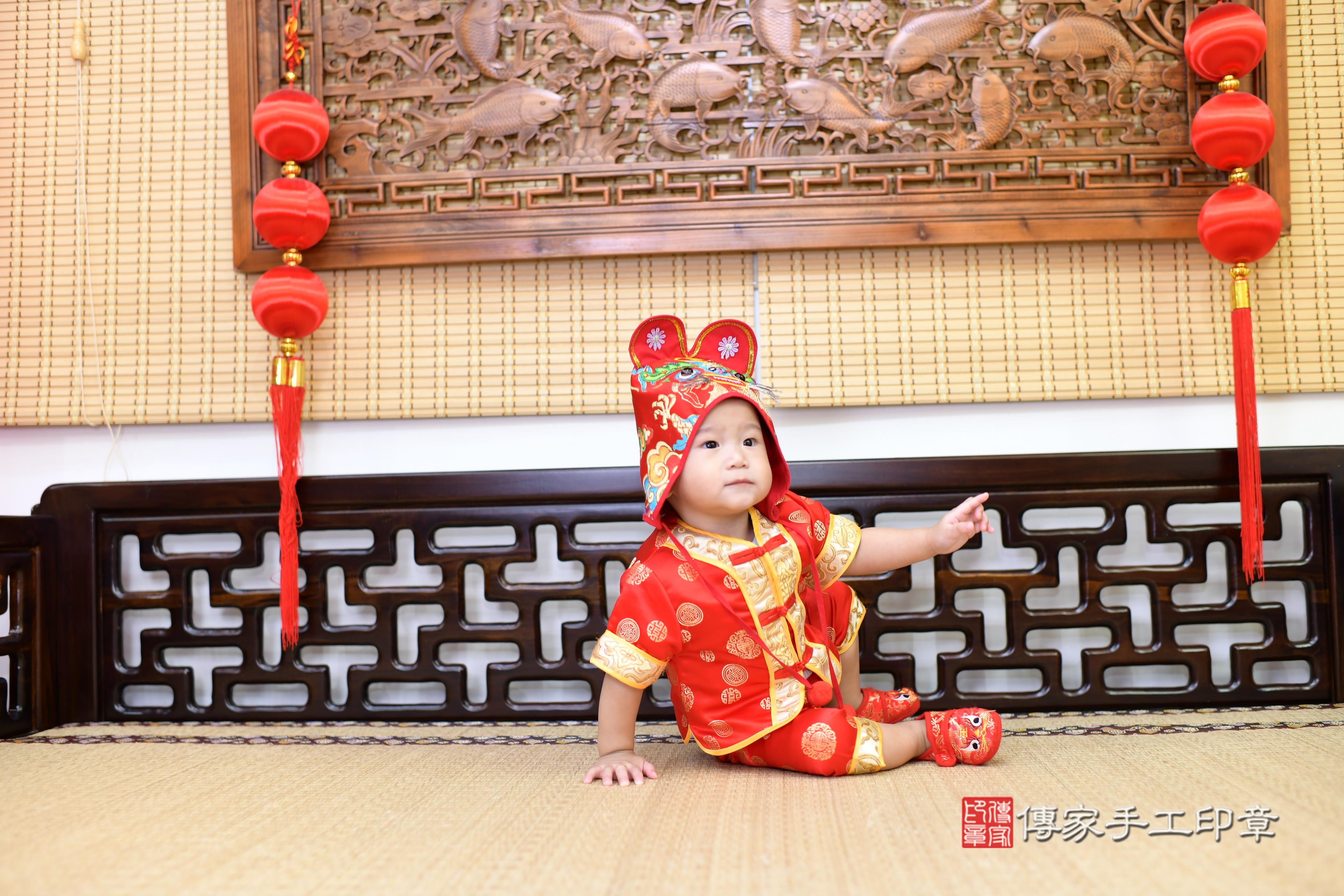 傳家手工印章台南店、抓周、度脺、美式風會場、傳家嬰兒古禮、吉祥話、抓周道具物品24種、拍照。抓周證書。寶寶抓周、滿周歲、生日快樂、祝福