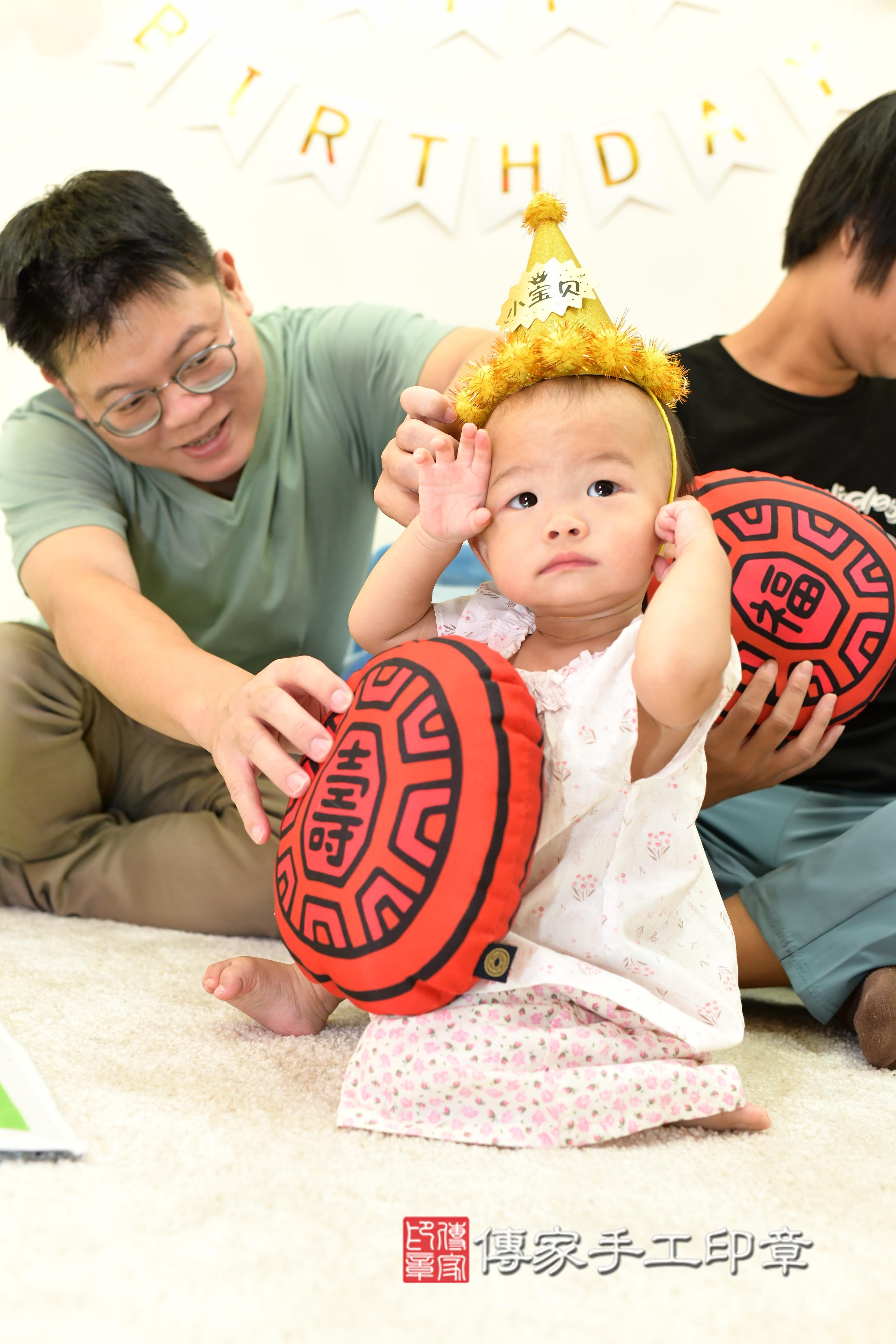 傳家手工印章台南店、抓周、度脺、美式風會場、傳家嬰兒古禮、吉祥話、抓周道具物品24種、拍照。抓周證書。寶寶抓周、滿周歲、生日快樂、祝福 傳家手工印章台南店、抓周、度脺、美式風會場、傳家嬰兒古禮、吉祥話、抓周道具物品24種、拍照。抓周證書。寶寶抓周、滿周歲、生日快樂、祝福