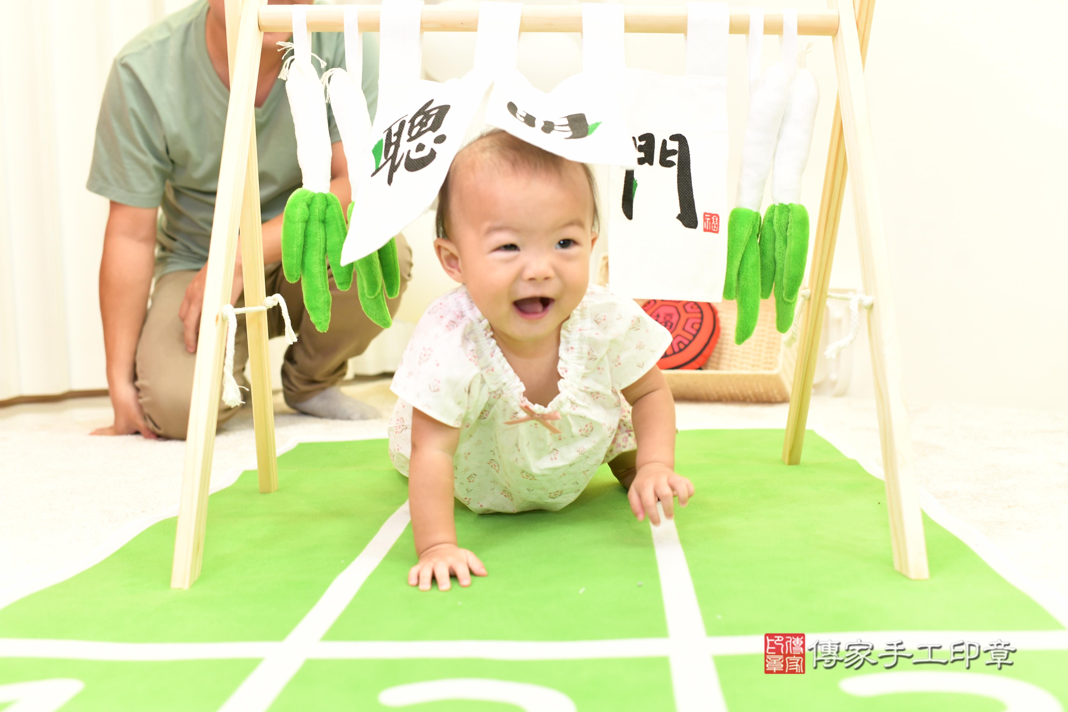 傳家手工印章台南店、抓周、度脺、美式風會場、傳家嬰兒古禮、吉祥話、抓周道具物品24種、拍照。抓周證書。寶寶抓周、滿周歲、生日快樂、祝福 傳家手工印章台南店、抓周、度脺、美式風會場、傳家嬰兒古禮、吉祥話、抓周道具物品24種、拍照。抓周證書。寶寶抓周、滿周歲、生日快樂、祝福