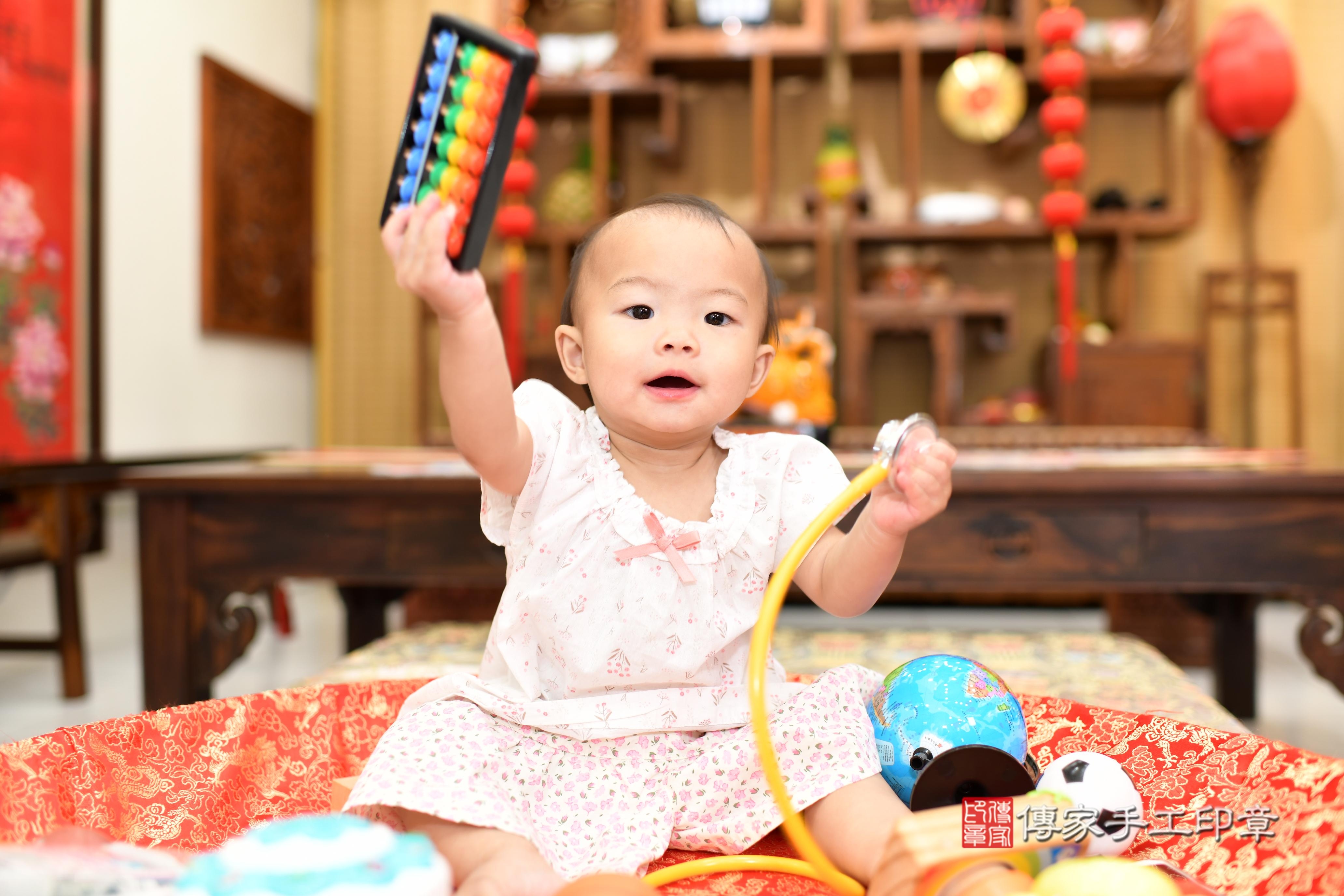 傳家手工印章台南店、抓周、度脺、美式風會場、傳家嬰兒古禮、吉祥話、抓周道具物品24種、拍照。抓周證書。寶寶抓周、滿周歲、生日快樂、祝福 傳家手工印章台南店、抓周、度脺、美式風會場、傳家嬰兒古禮、吉祥話、抓周道具物品24種、拍照。抓周證書。寶寶抓周、滿周歲、生日快樂、祝福