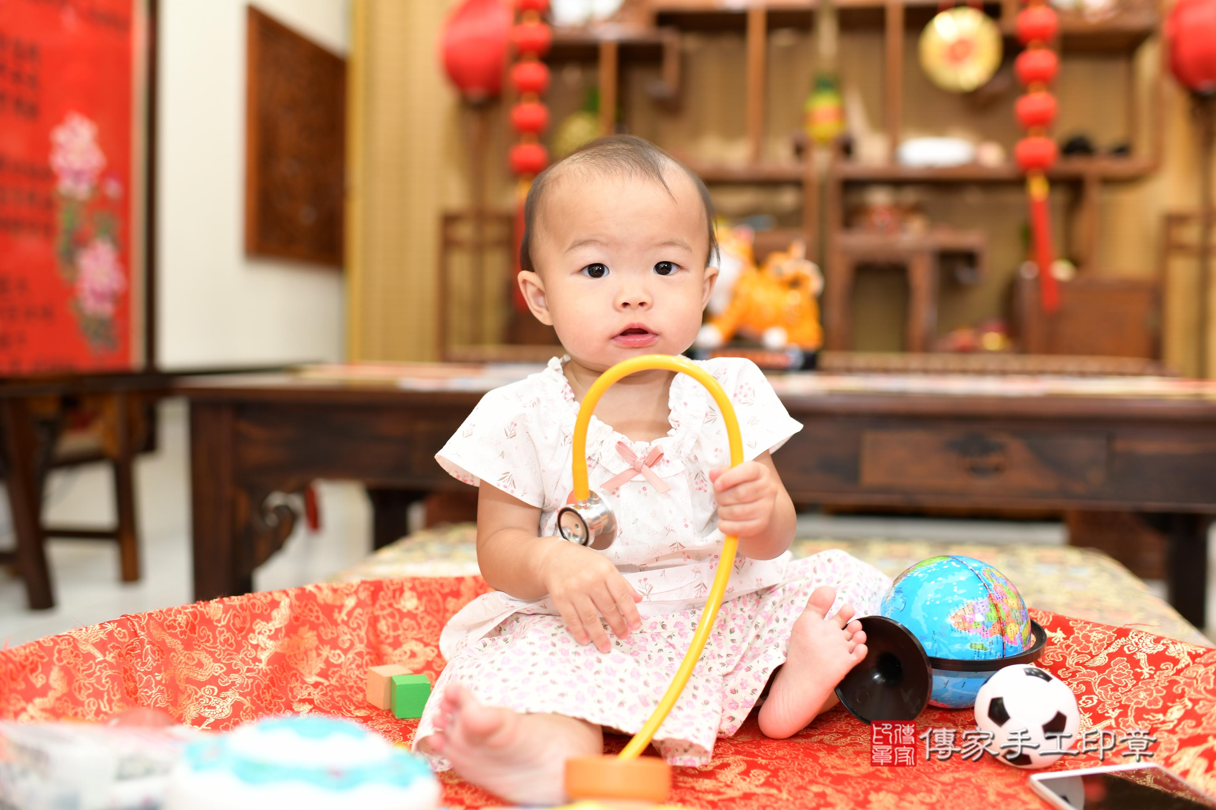 傳家手工印章台南店、抓周、度脺、美式風會場、傳家嬰兒古禮、吉祥話、抓周道具物品24種、拍照。抓周證書。寶寶抓周、滿周歲、生日快樂、祝福 傳家手工印章台南店、抓周、度脺、美式風會場、傳家嬰兒古禮、吉祥話、抓周道具物品24種、拍照。抓周證書。寶寶抓周、滿周歲、生日快樂、祝福