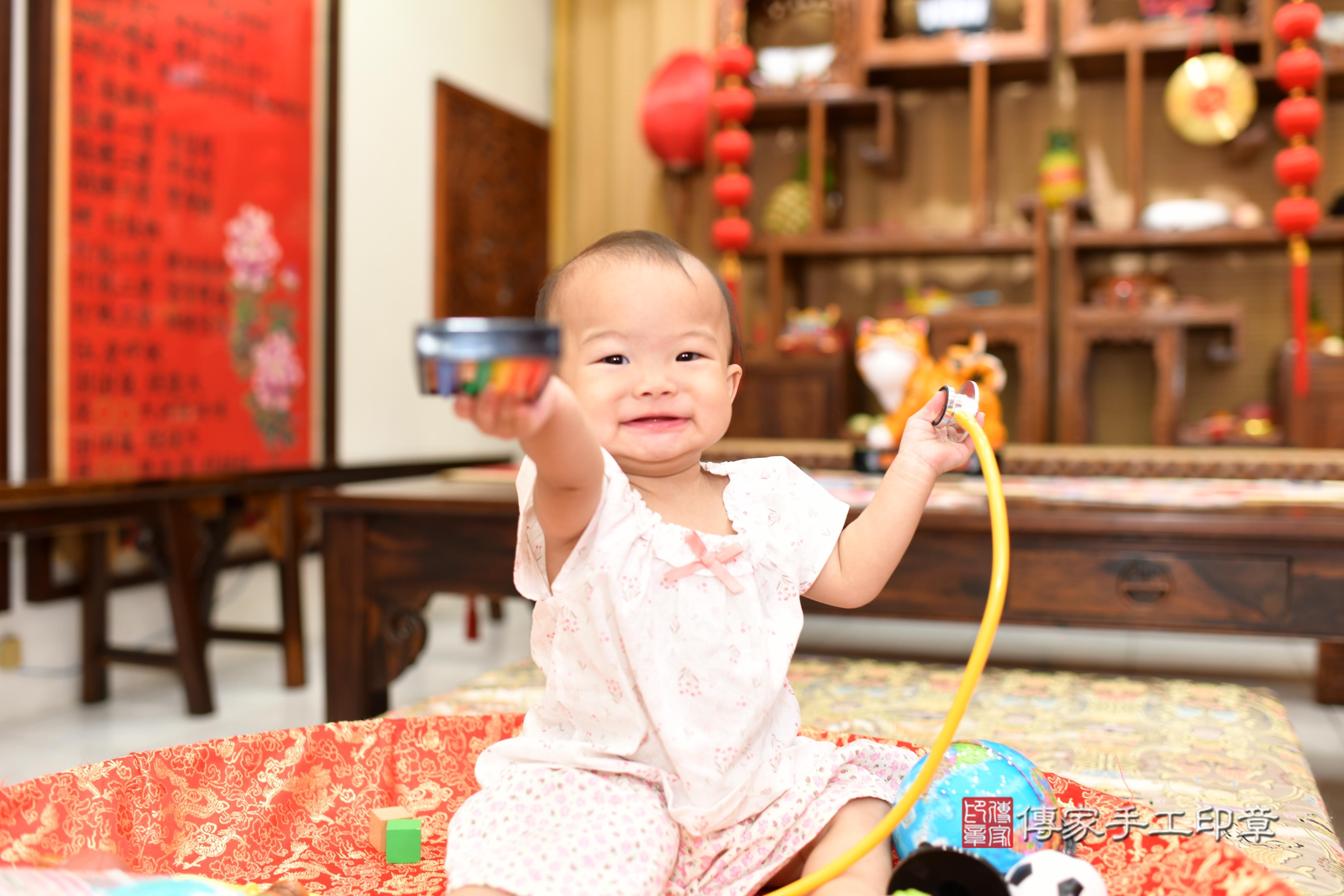 傳家手工印章台南店、抓周、度脺、美式風會場、傳家嬰兒古禮、吉祥話、抓周道具物品24種、拍照。抓周證書。寶寶抓周、滿周歲、生日快樂、祝福 傳家手工印章台南店、抓周、度脺、美式風會場、傳家嬰兒古禮、吉祥話、抓周道具物品24種、拍照。抓周證書。寶寶抓周、滿周歲、生日快樂、祝福