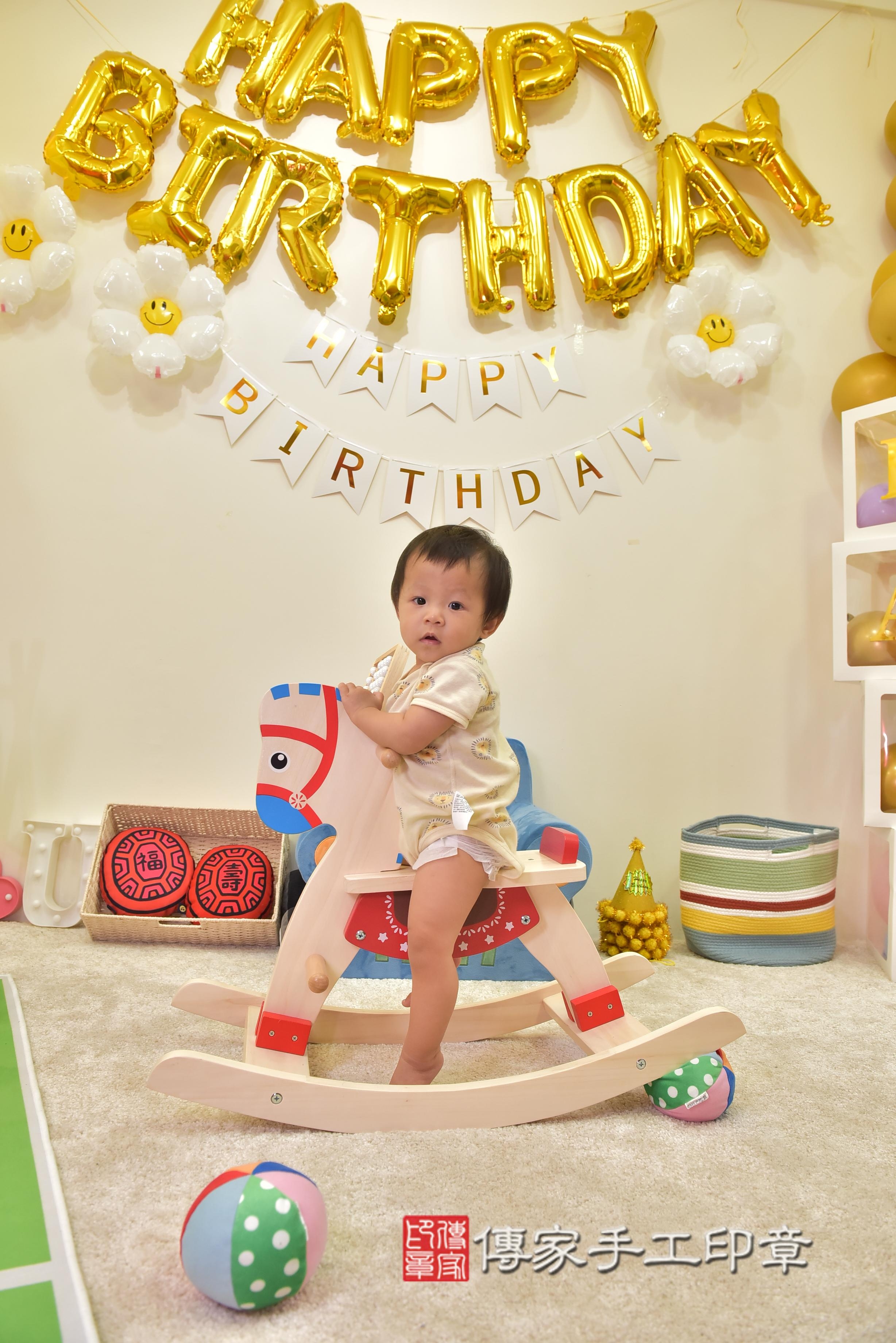 傳家手工印章台南店、抓周、度脺、美式風會場、傳家嬰兒古禮、吉祥話、抓周道具物品24種、拍照。抓周證書。寶寶抓周、滿周歲、生日快樂、祝福