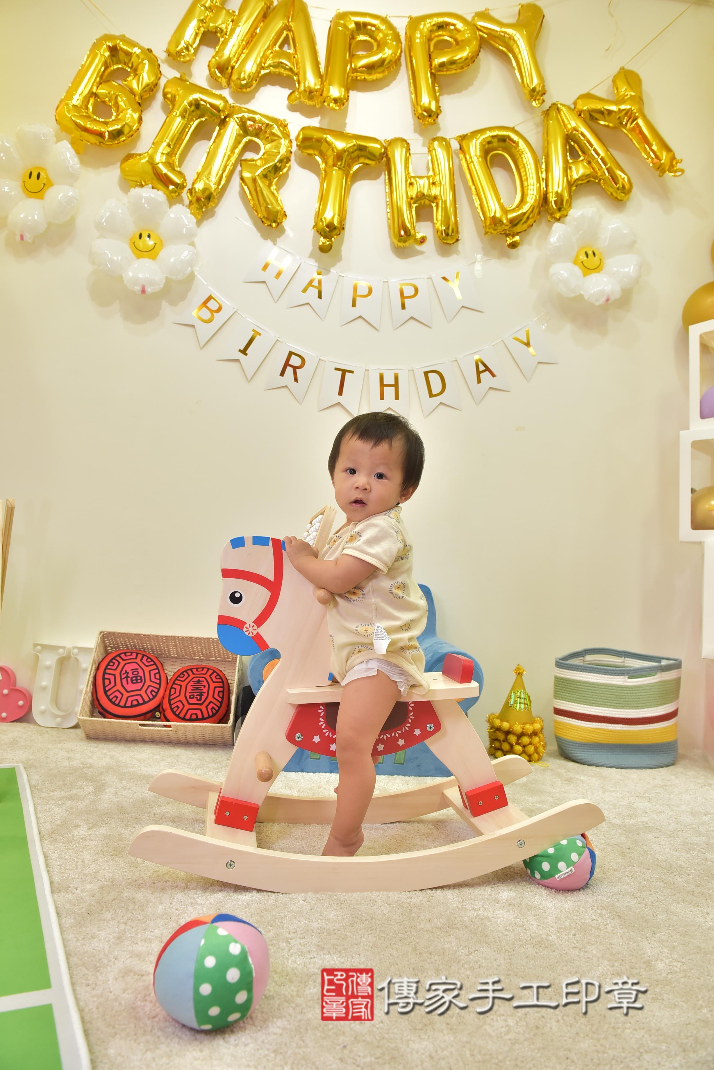 傳家手工印章台南店、抓周、度脺、美式風會場、傳家嬰兒古禮、吉祥話、抓周道具物品24種、拍照。抓周證書。寶寶抓周、滿周歲、生日快樂、祝福