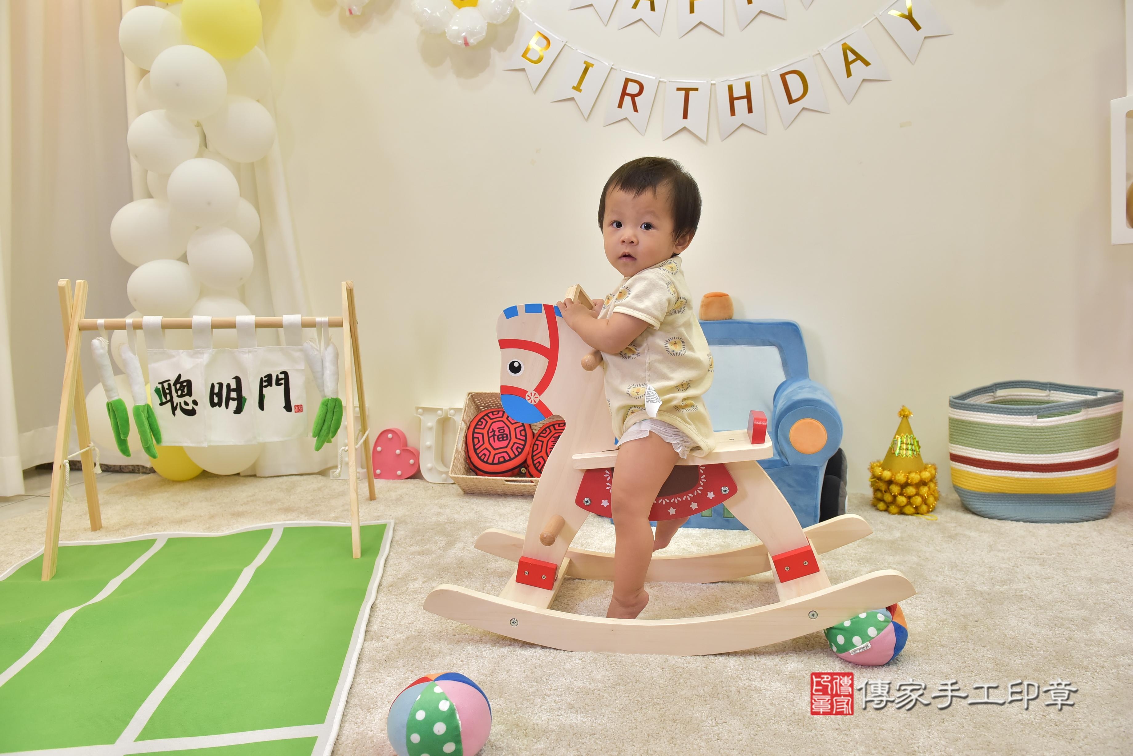 傳家手工印章台南店、抓周、度脺、美式風會場、傳家嬰兒古禮、吉祥話、抓周道具物品24種、拍照。抓周證書。寶寶抓周、滿周歲、生日快樂、祝福