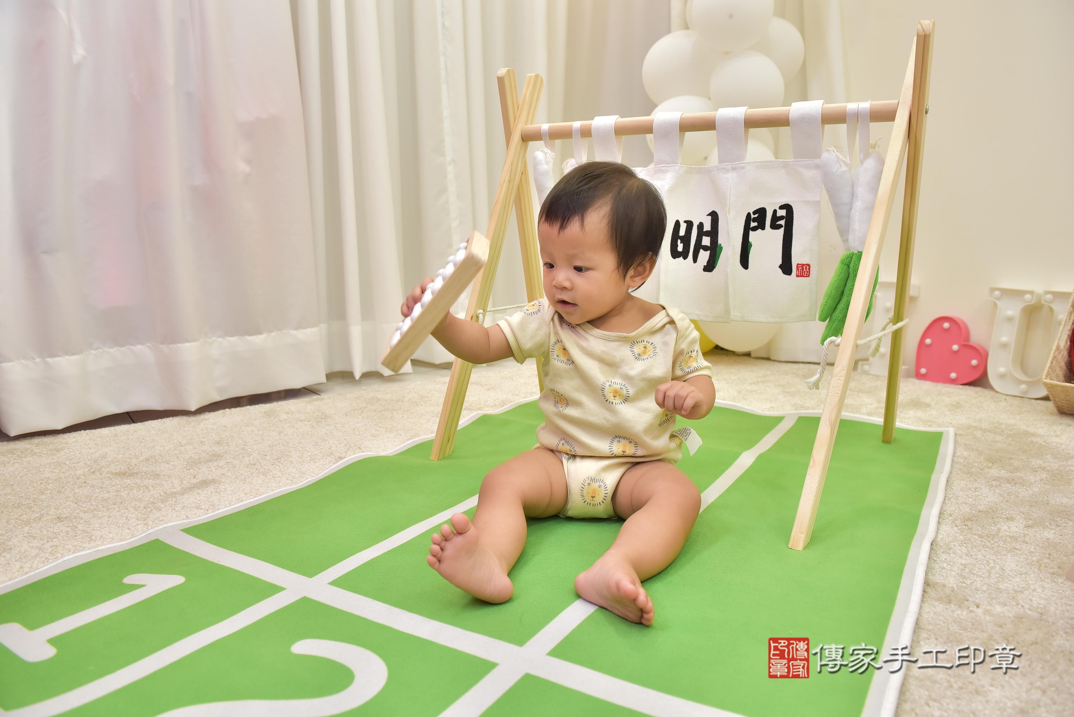 傳家手工印章台南店、抓周、度脺、美式風會場、傳家嬰兒古禮、吉祥話、抓周道具物品24種、拍照。抓周證書。寶寶抓周、滿周歲、生日快樂、祝福