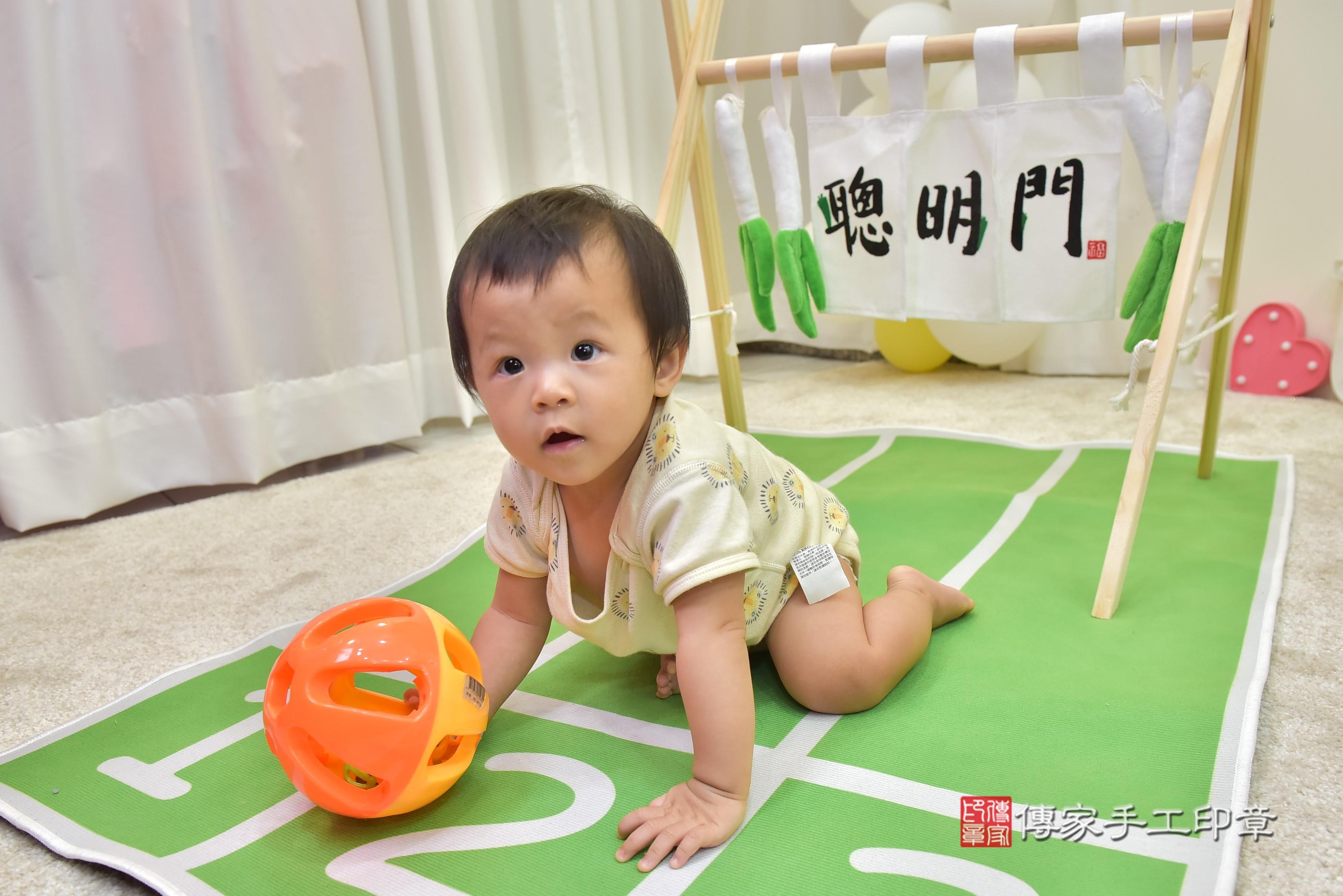 傳家手工印章台南店、抓周、度脺、美式風會場、傳家嬰兒古禮、吉祥話、抓周道具物品24種、拍照。抓周證書。寶寶抓周、滿周歲、生日快樂、祝福