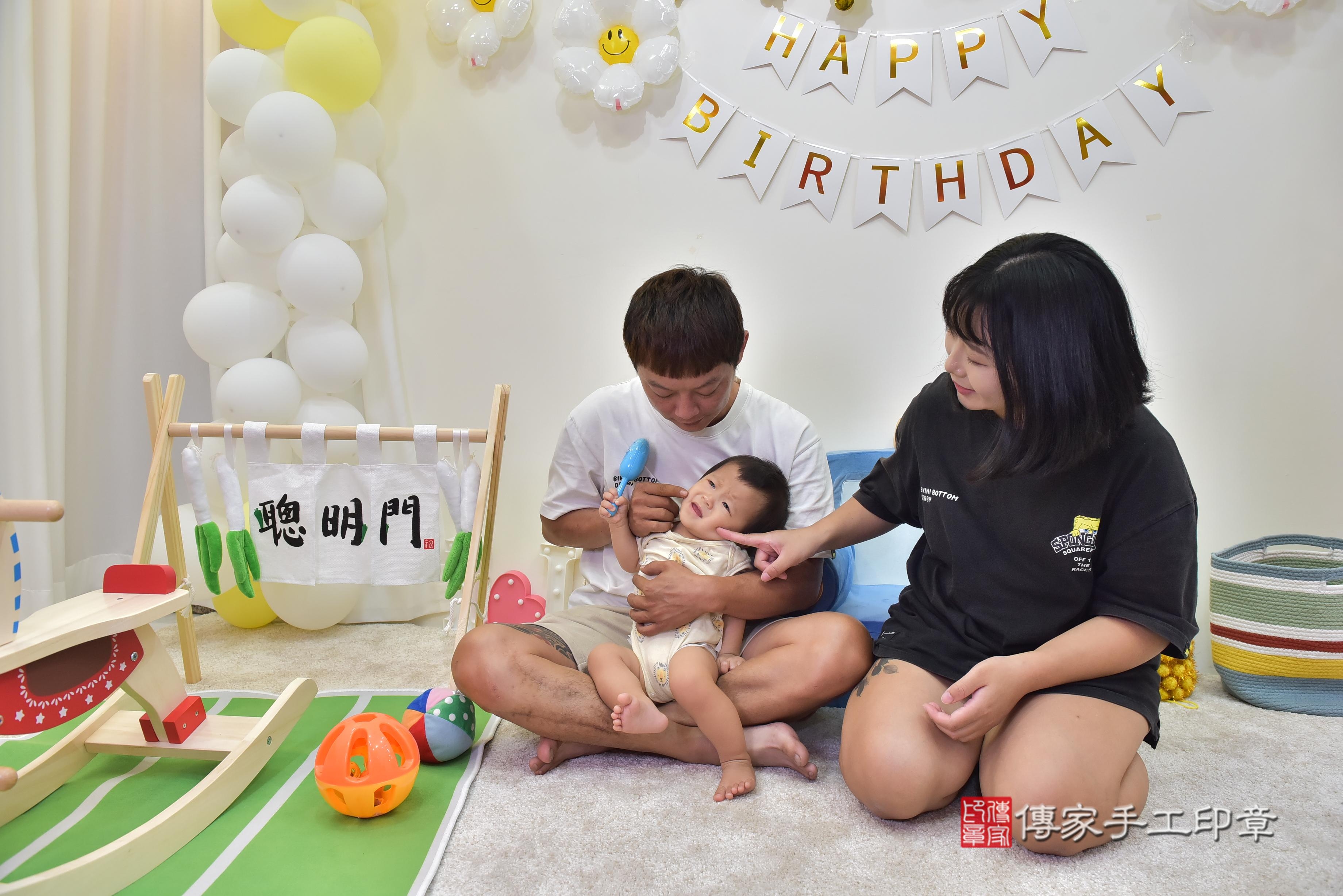 傳家手工印章台南店、抓周、度脺、美式風會場、傳家嬰兒古禮、吉祥話、抓周道具物品24種、拍照。抓周證書。寶寶抓周、滿周歲、生日快樂、祝福