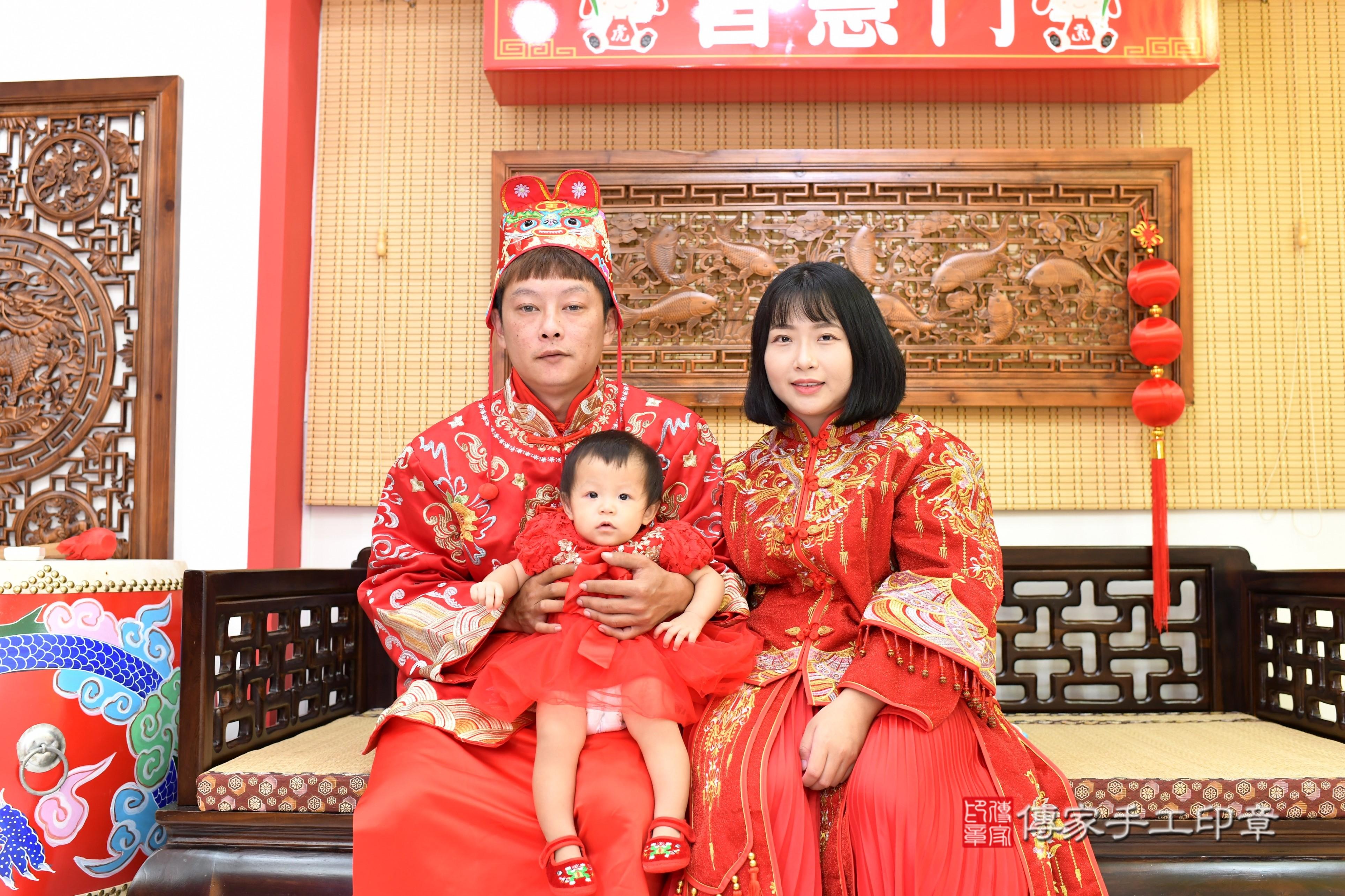 傳家手工印章台南店、抓周、度脺、美式風會場、傳家嬰兒古禮、吉祥話、抓周道具物品24種、拍照。抓周證書。寶寶抓周、滿周歲、生日快樂、祝福