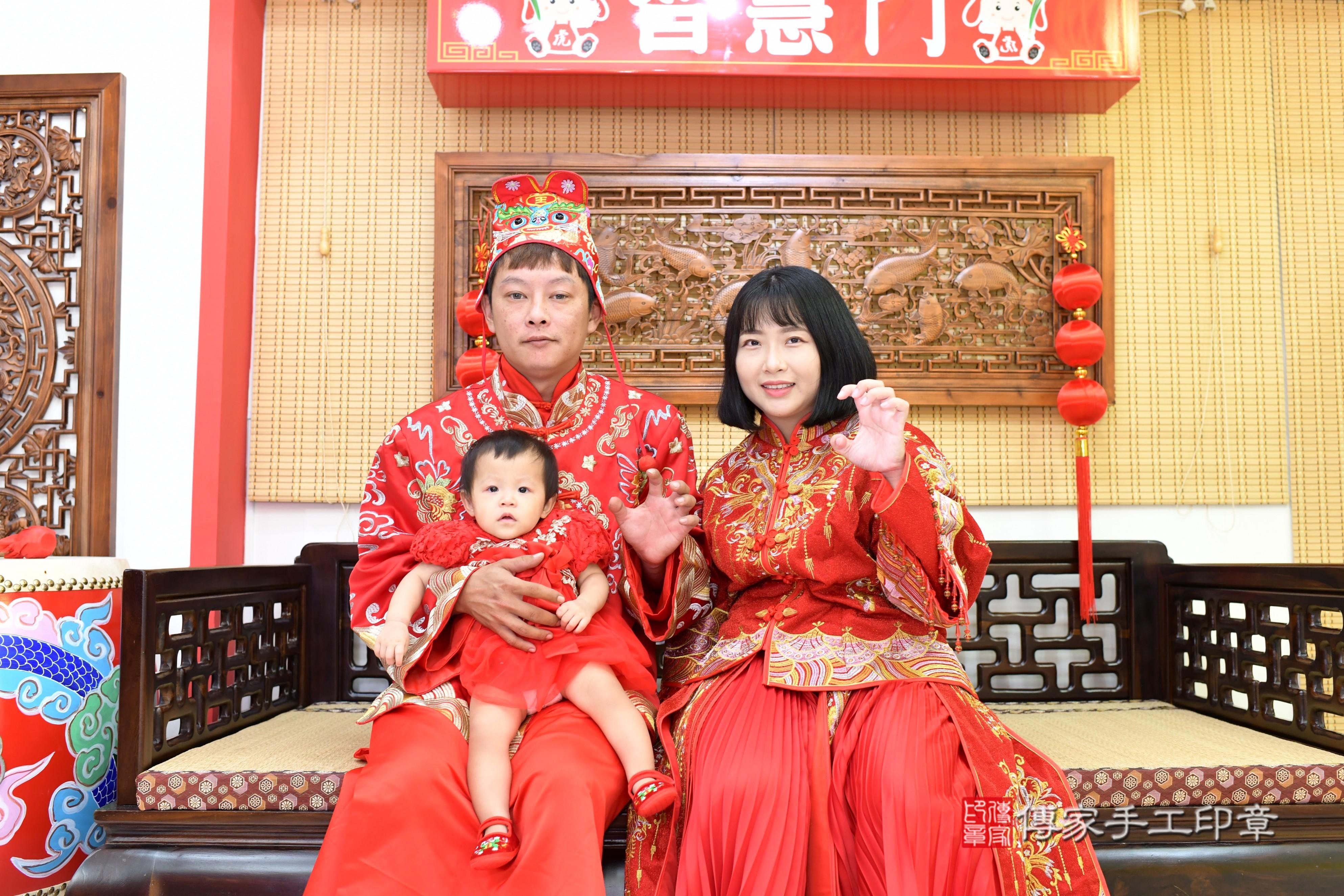 傳家手工印章台南店、抓周、度脺、美式風會場、傳家嬰兒古禮、吉祥話、抓周道具物品24種、拍照。抓周證書。寶寶抓周、滿周歲、生日快樂、祝福