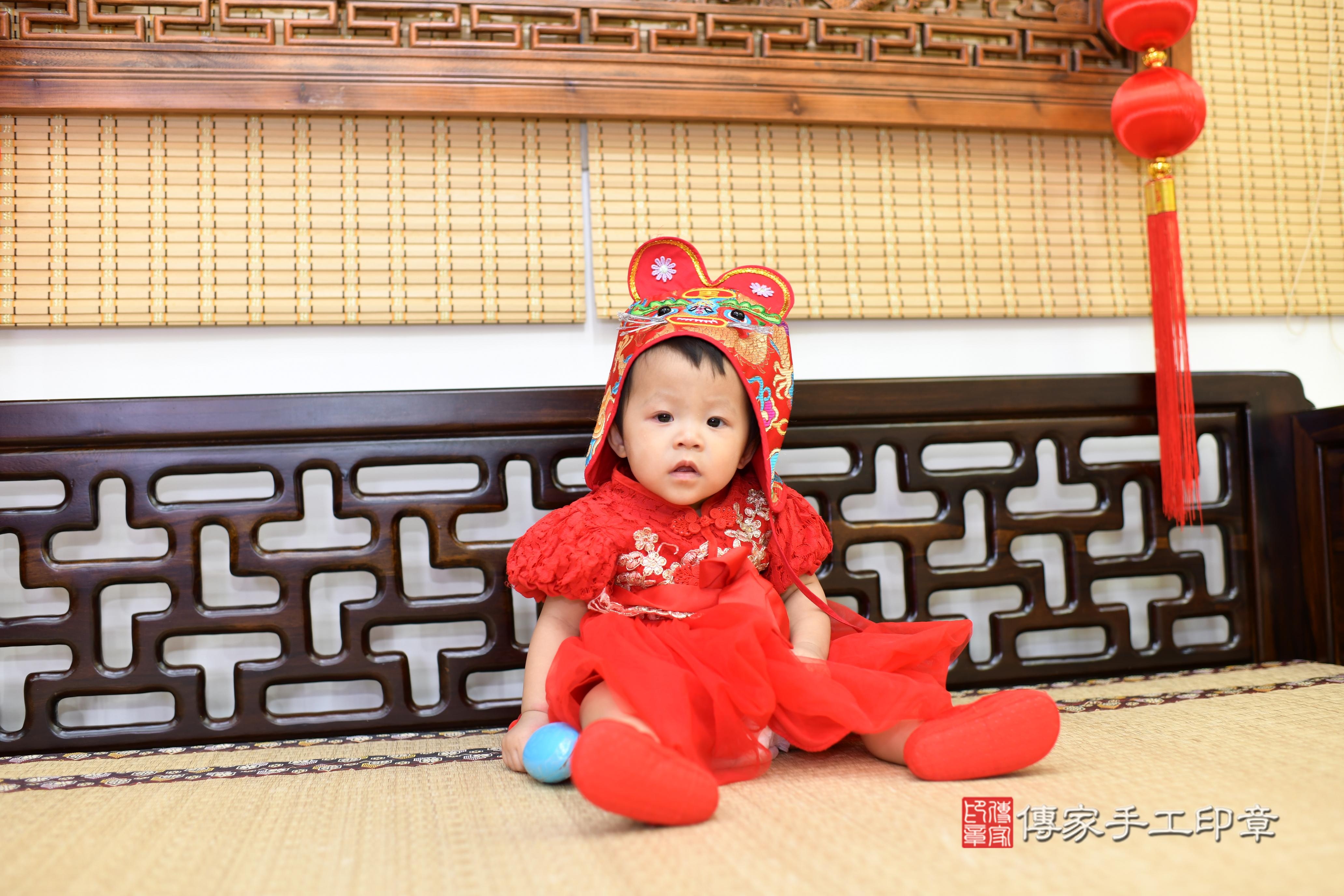 傳家手工印章台南店、抓周、度脺、美式風會場、傳家嬰兒古禮、吉祥話、抓周道具物品24種、拍照。抓周證書。寶寶抓周、滿周歲、生日快樂、祝福