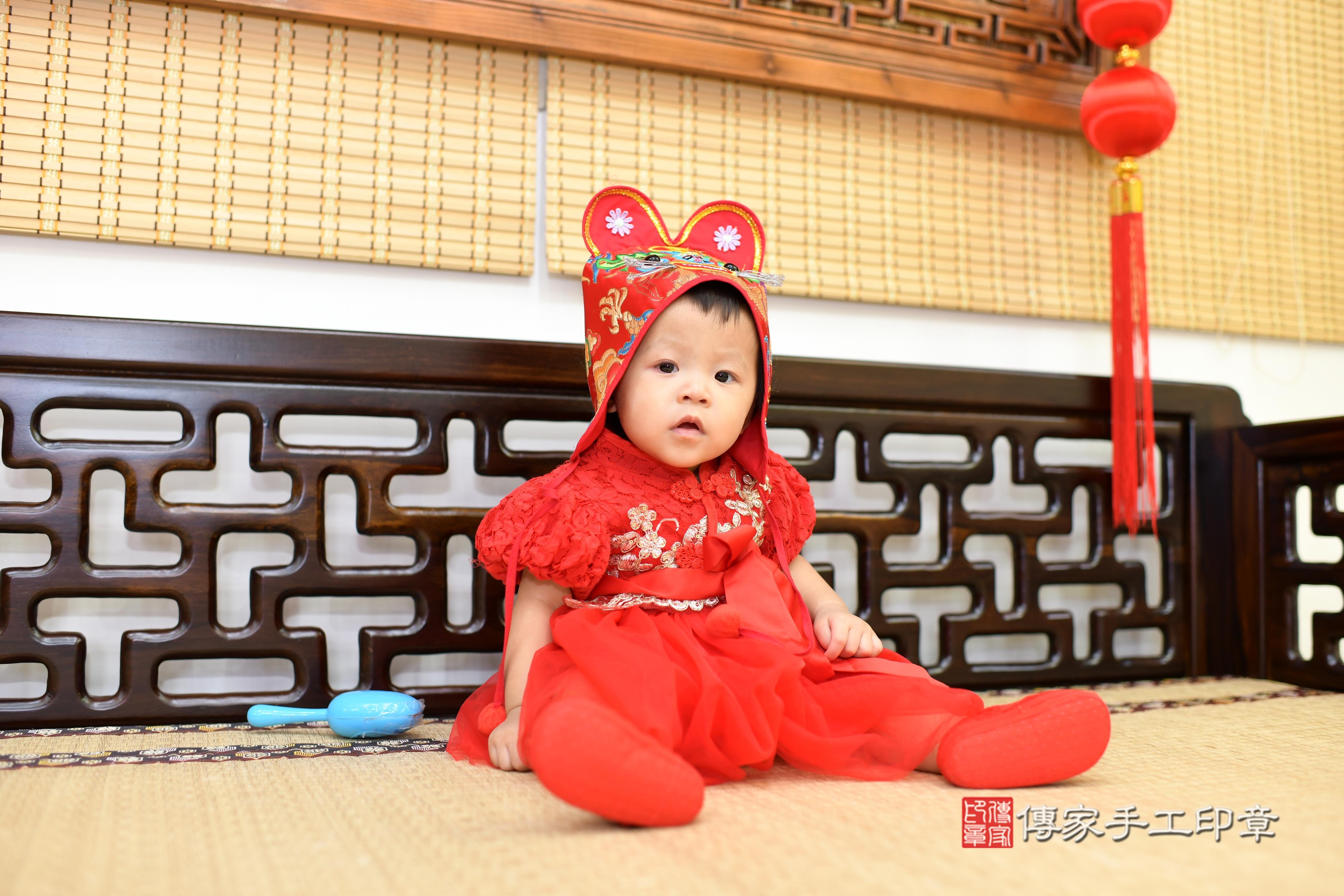 傳家手工印章台南店、抓周、度脺、美式風會場、傳家嬰兒古禮、吉祥話、抓周道具物品24種、拍照。抓周證書。寶寶抓周、滿周歲、生日快樂、祝福