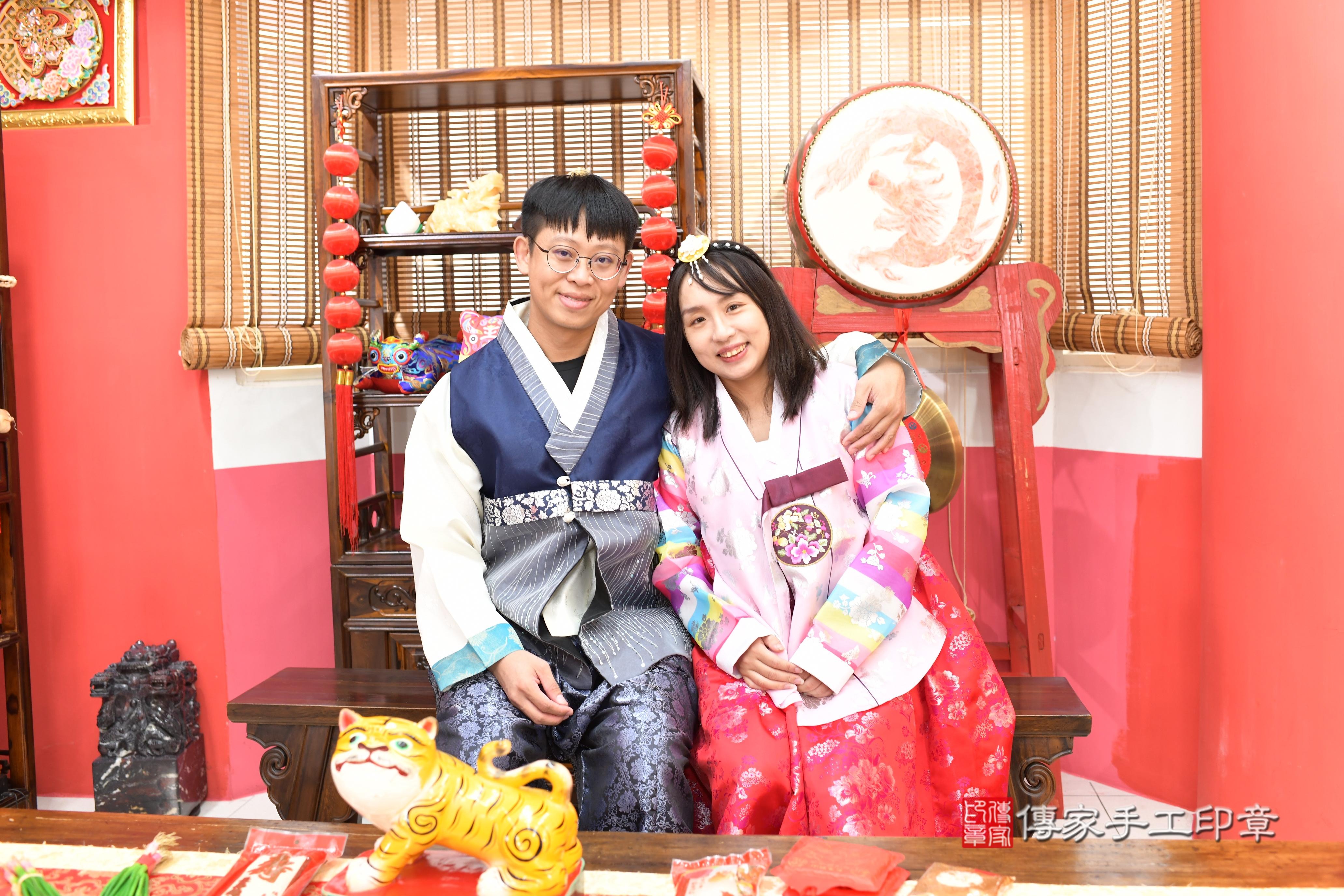 傳家手工印章高雄店、抓周、度脺、中國風會場、傳家嬰兒古禮、吉祥話、抓周道具物品24種、拍照。抓周證書。寶寶抓周、滿周歲、生日快樂、祝福 傳家手工印章高雄店、抓周、度脺、中國風會場、傳家嬰兒古禮、吉祥話、抓周道具物品24種、拍照。抓周證書。寶寶抓周、滿周歲、生日快樂、祝福