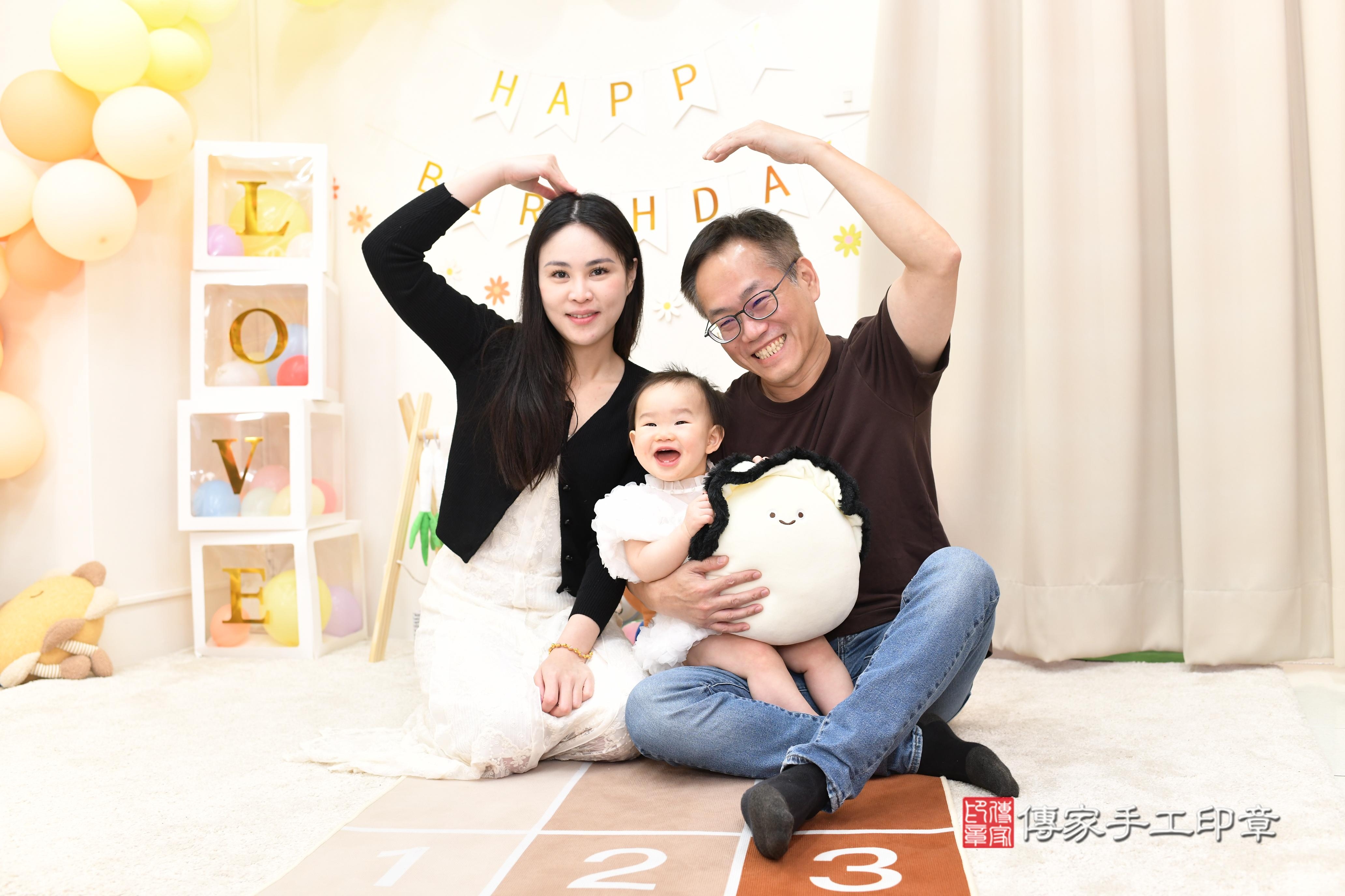 傳家手工印章高雄店、抓周、度脺、中國風會場、傳家嬰兒古禮、吉祥話、抓周道具物品24種、拍照。抓周證書。寶寶抓周、滿周歲、生日快樂、祝福