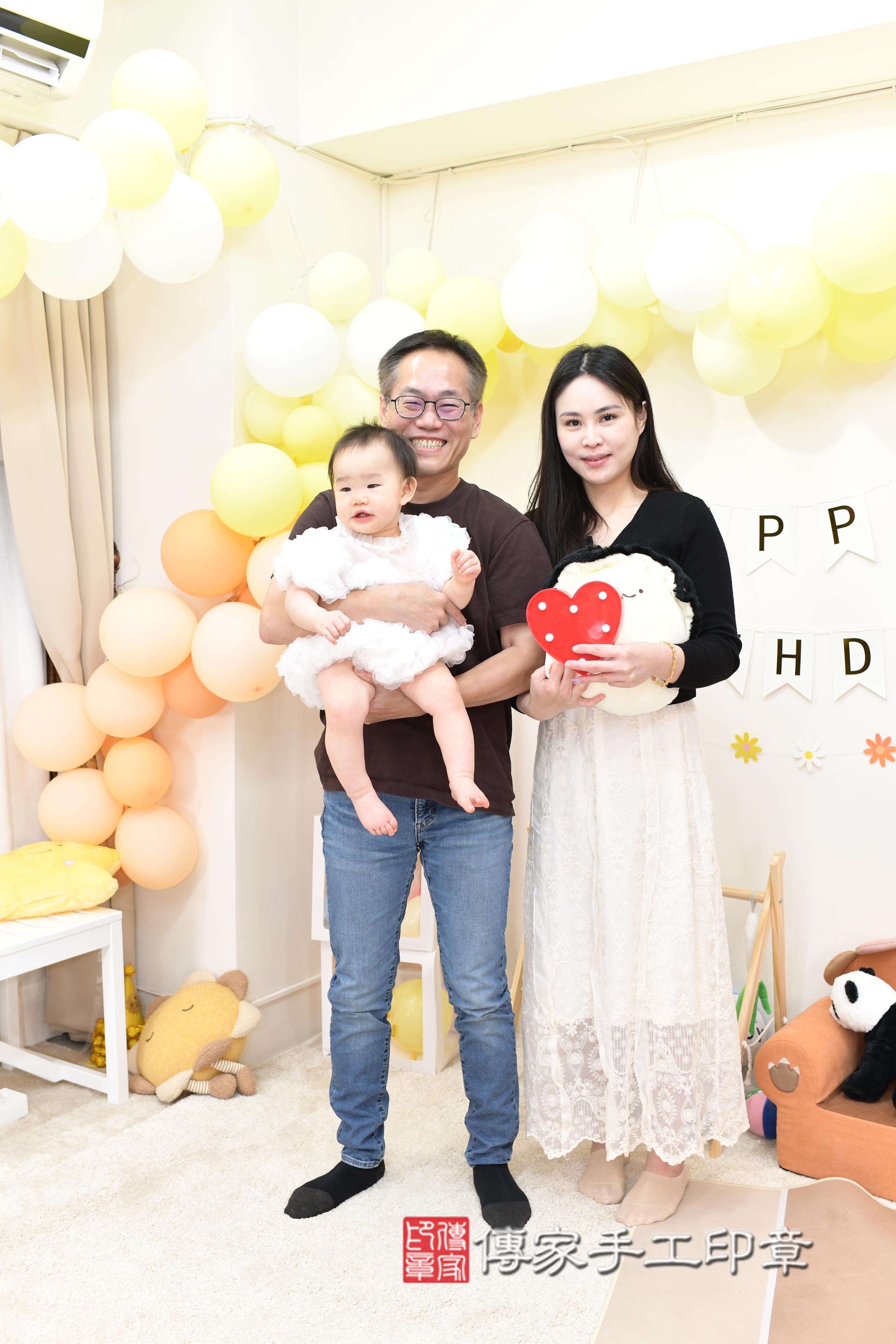 傳家手工印章高雄店、抓周、度脺、中國風會場、傳家嬰兒古禮、吉祥話、抓周道具物品24種、拍照。抓周證書。寶寶抓周、滿周歲、生日快樂、祝福