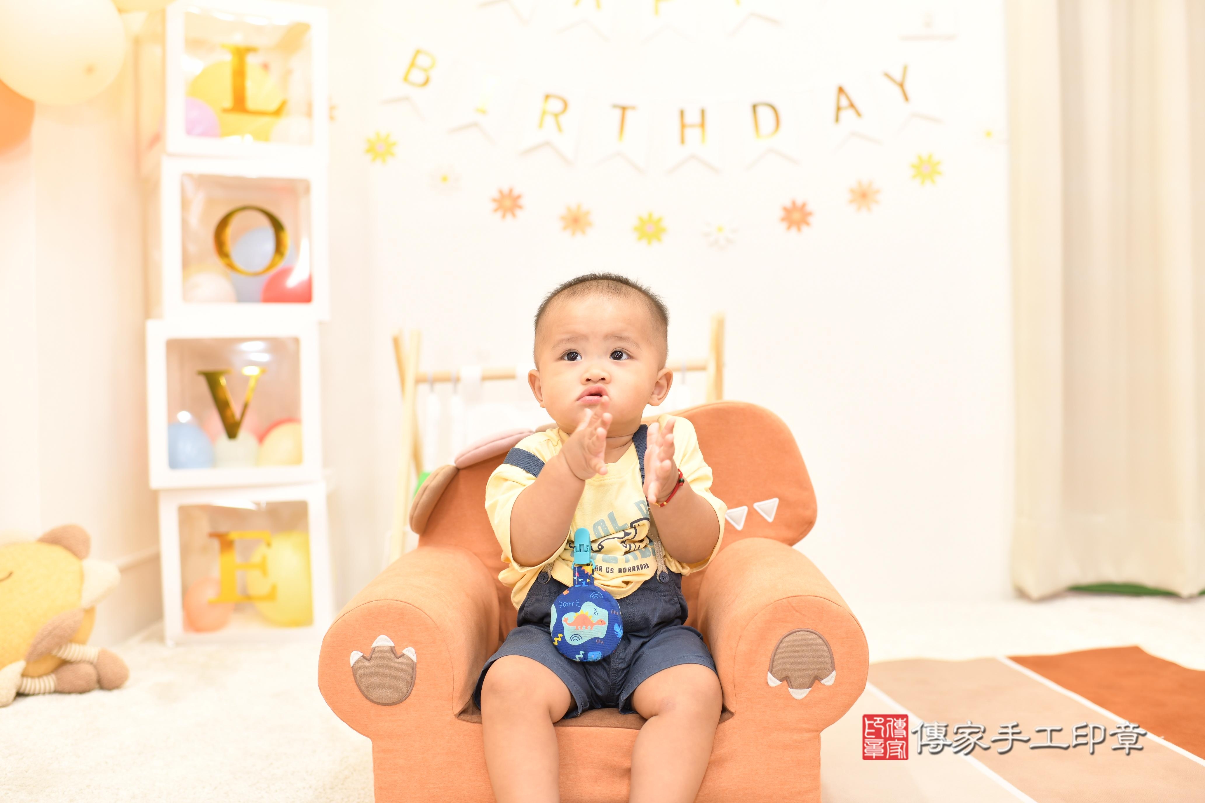 傳家手工印章高雄店、抓周、度脺、中國風會場、傳家嬰兒古禮、吉祥話、抓周道具物品24種、拍照。抓周證書。寶寶抓周、滿周歲、生日快樂、祝福