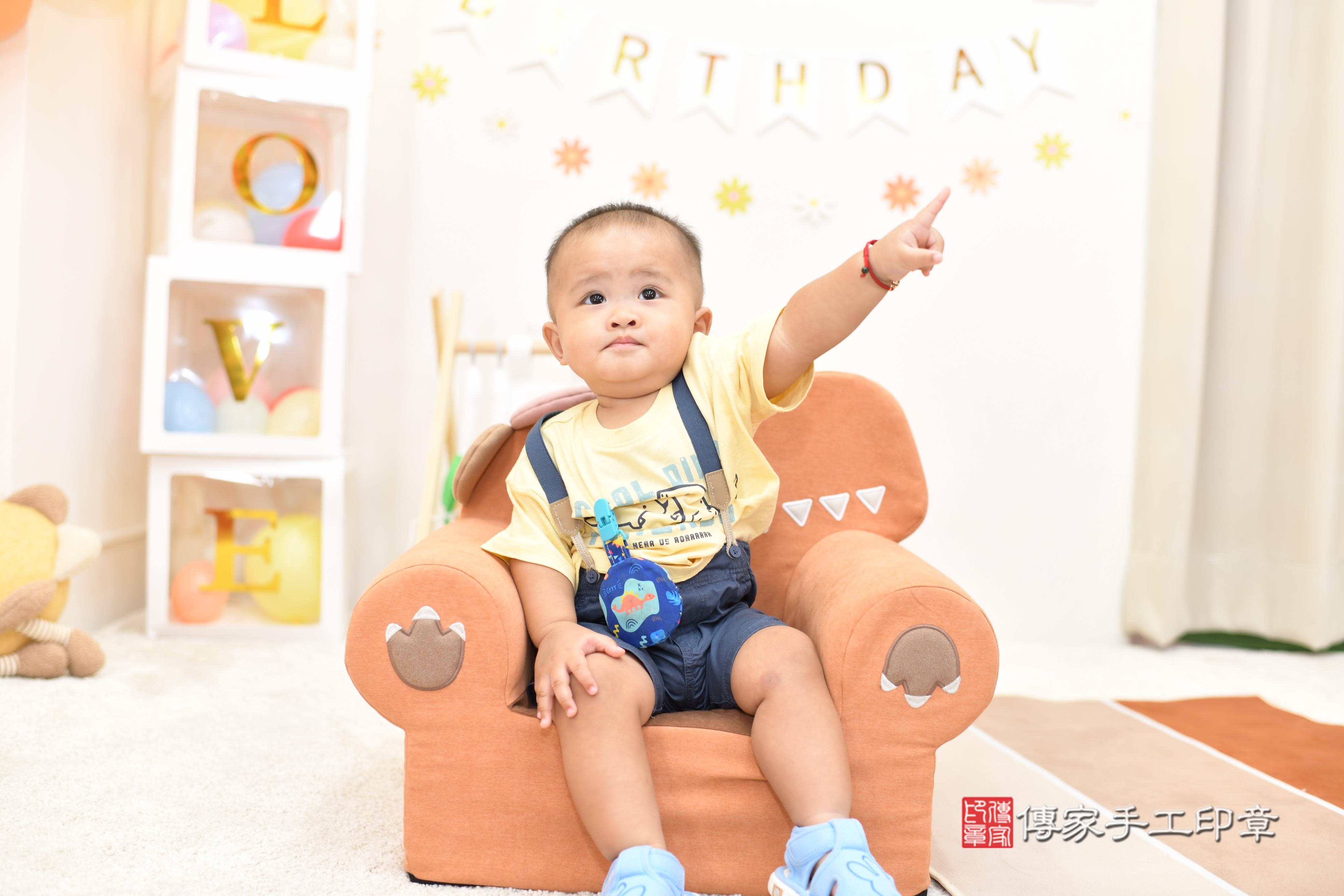 傳家手工印章高雄店、抓周、度脺、中國風會場、傳家嬰兒古禮、吉祥話、抓周道具物品24種、拍照。抓周證書。寶寶抓周、滿周歲、生日快樂、祝福