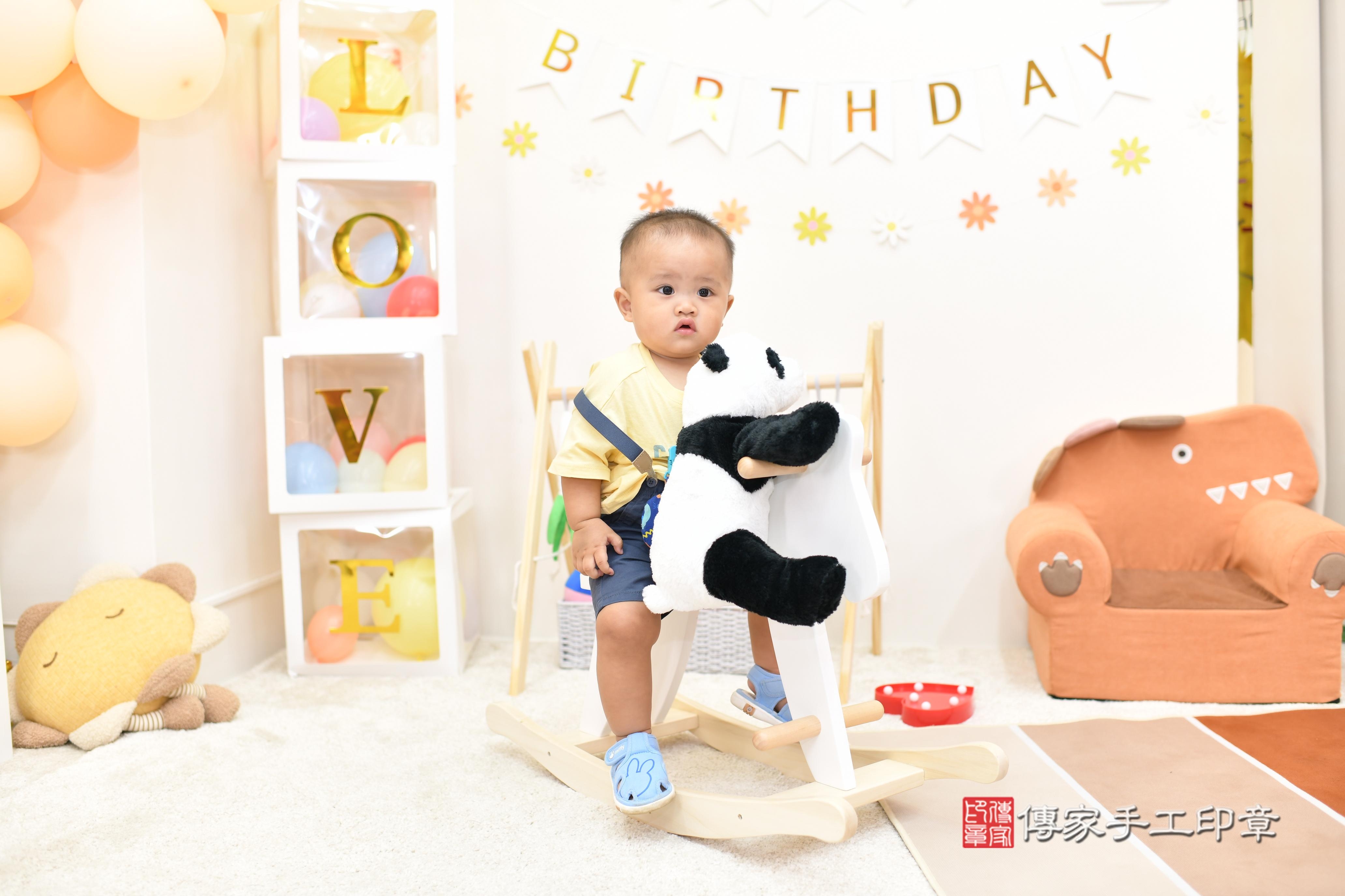 傳家手工印章高雄店、抓周、度脺、中國風會場、傳家嬰兒古禮、吉祥話、抓周道具物品24種、拍照。抓周證書。寶寶抓周、滿周歲、生日快樂、祝福