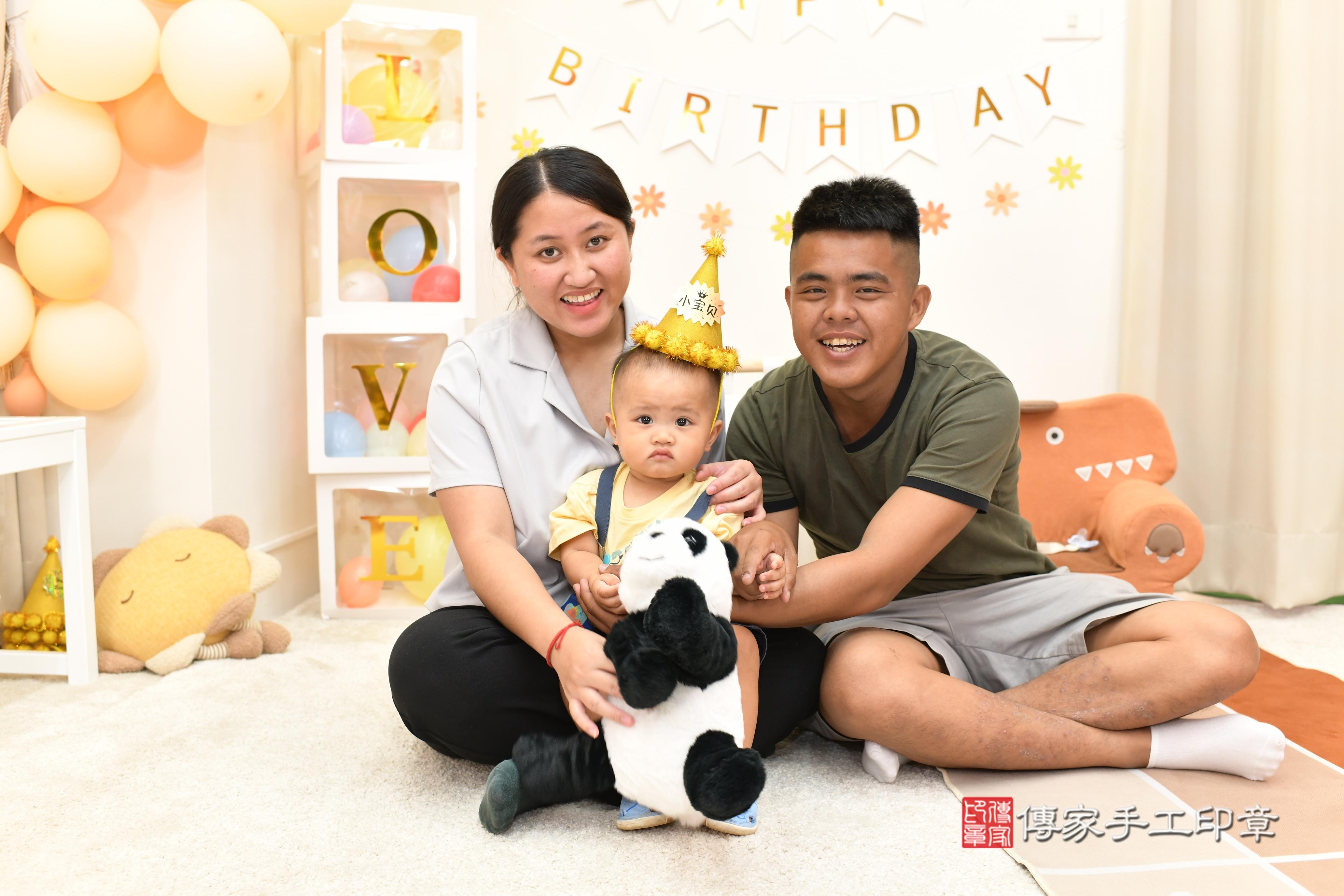 傳家手工印章高雄店、抓周、度脺、中國風會場、傳家嬰兒古禮、吉祥話、抓周道具物品24種、拍照。抓周證書。寶寶抓周、滿周歲、生日快樂、祝福