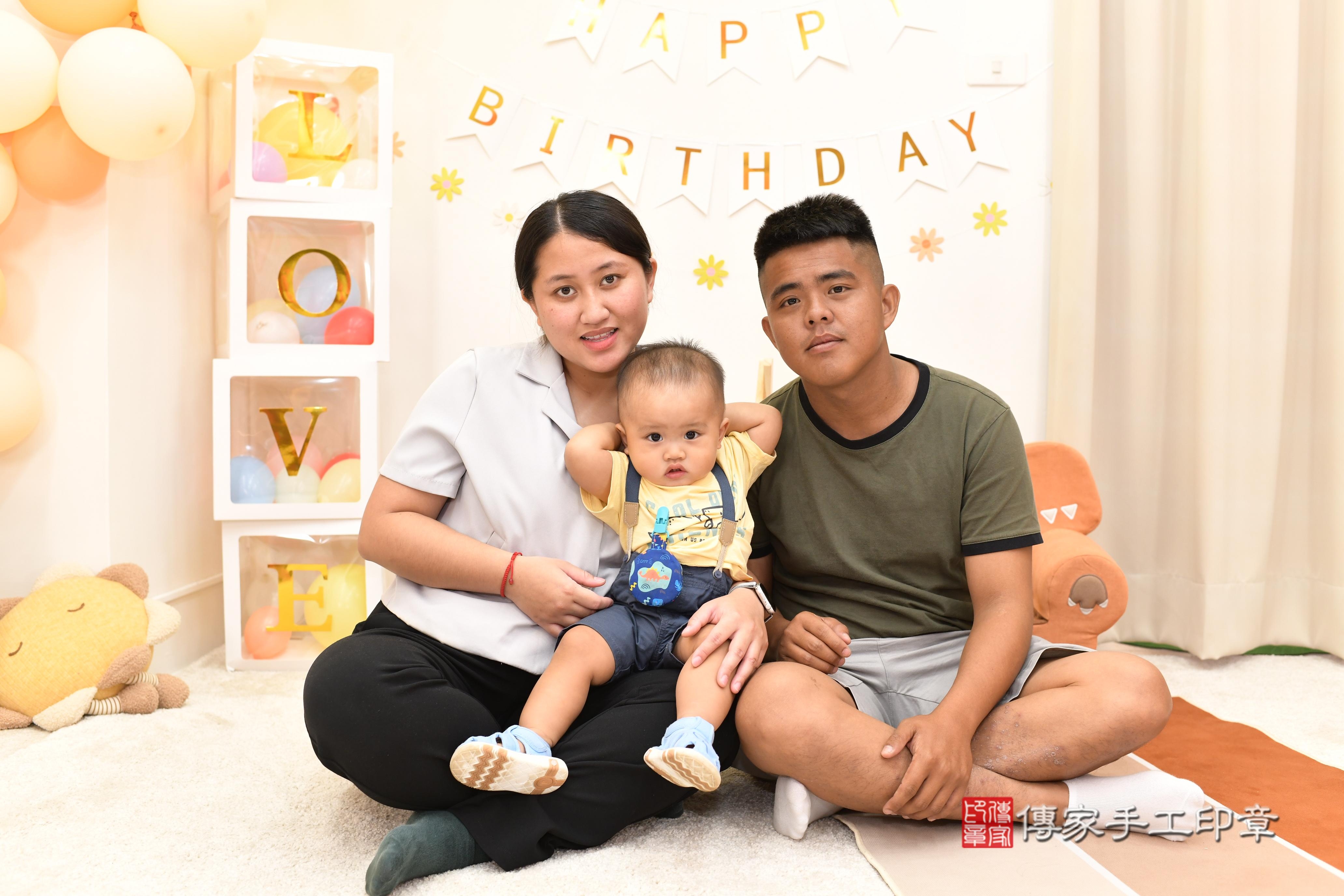 傳家手工印章高雄店、抓周、度脺、中國風會場、傳家嬰兒古禮、吉祥話、抓周道具物品24種、拍照。抓周證書。寶寶抓周、滿周歲、生日快樂、祝福