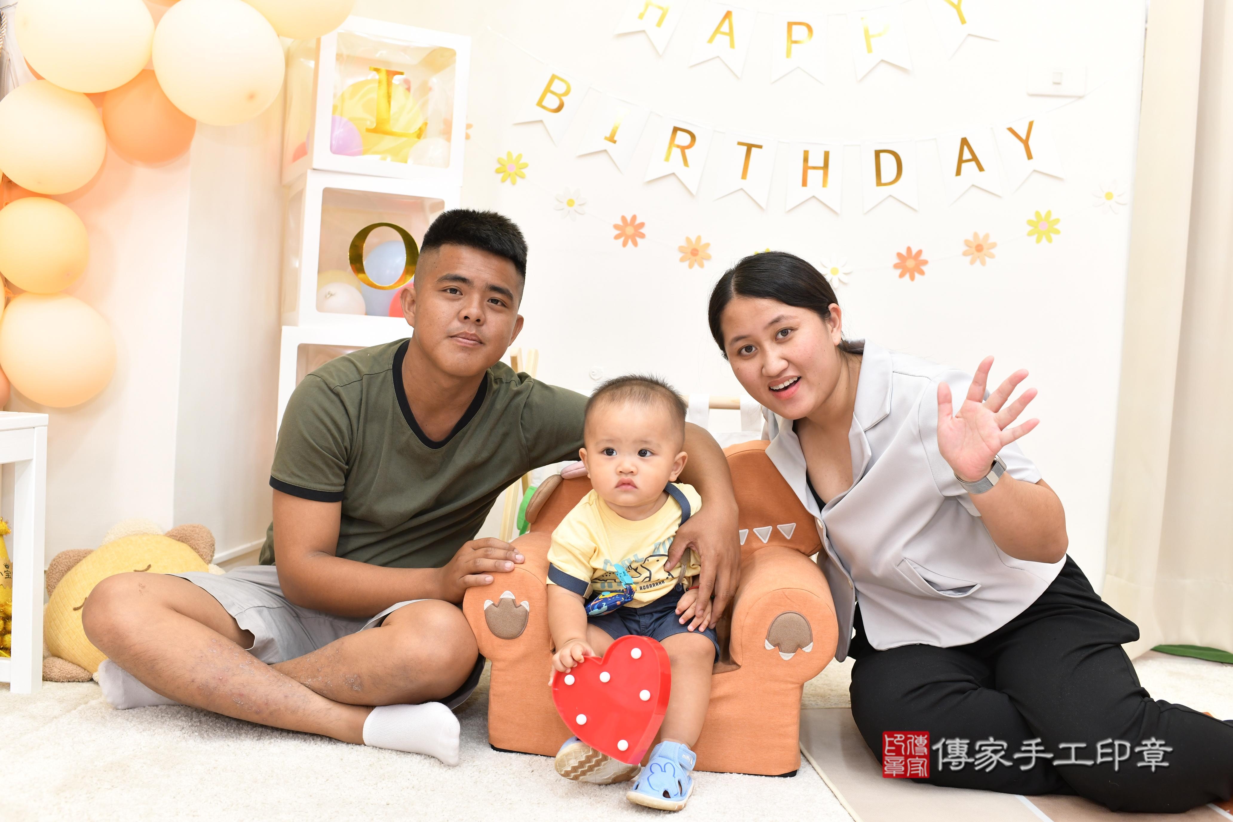 傳家手工印章高雄店、抓周、度脺、中國風會場、傳家嬰兒古禮、吉祥話、抓周道具物品24種、拍照。抓周證書。寶寶抓周、滿周歲、生日快樂、祝福