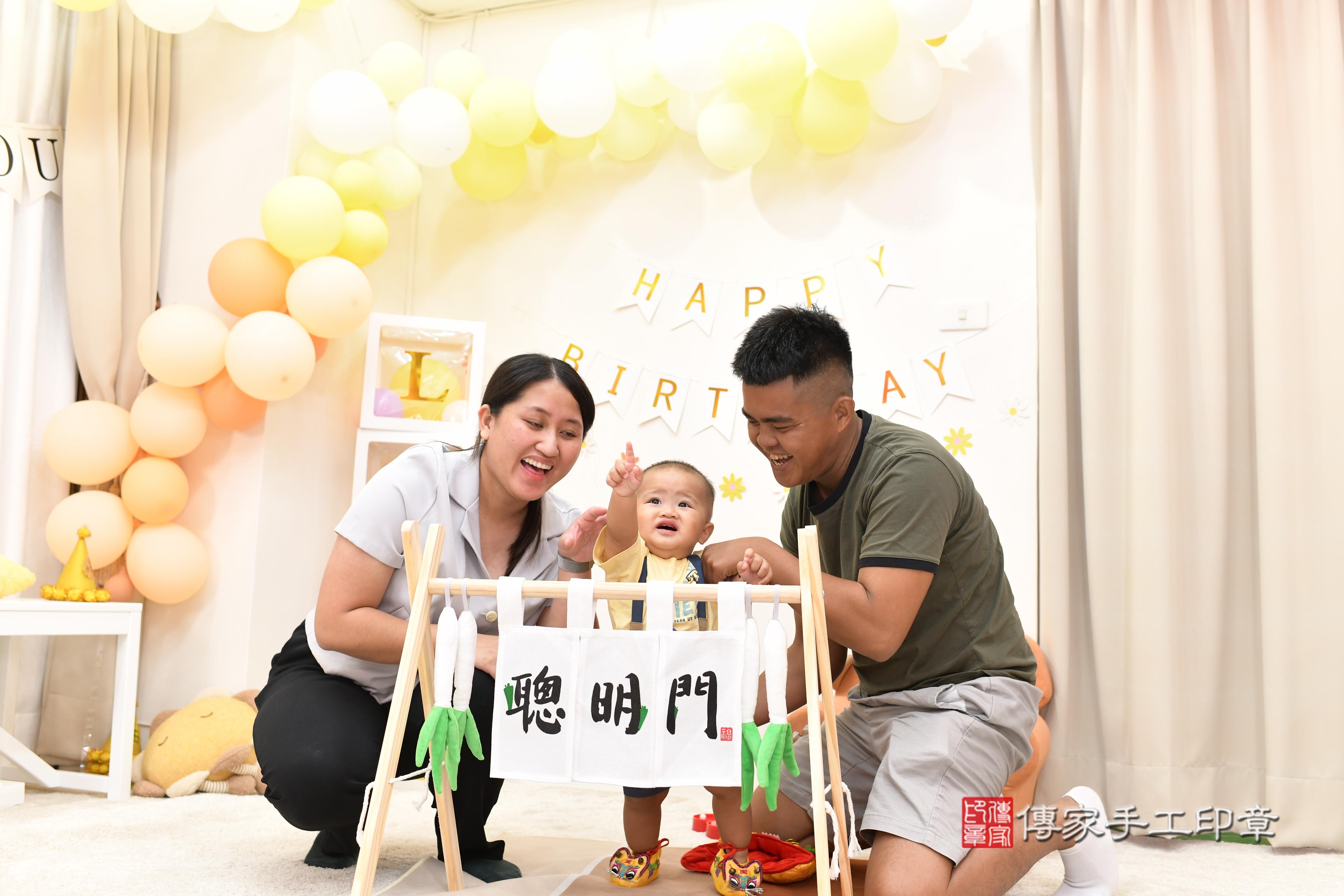 傳家手工印章高雄店、抓周、度脺、中國風會場、傳家嬰兒古禮、吉祥話、抓周道具物品24種、拍照。抓周證書。寶寶抓周、滿周歲、生日快樂、祝福