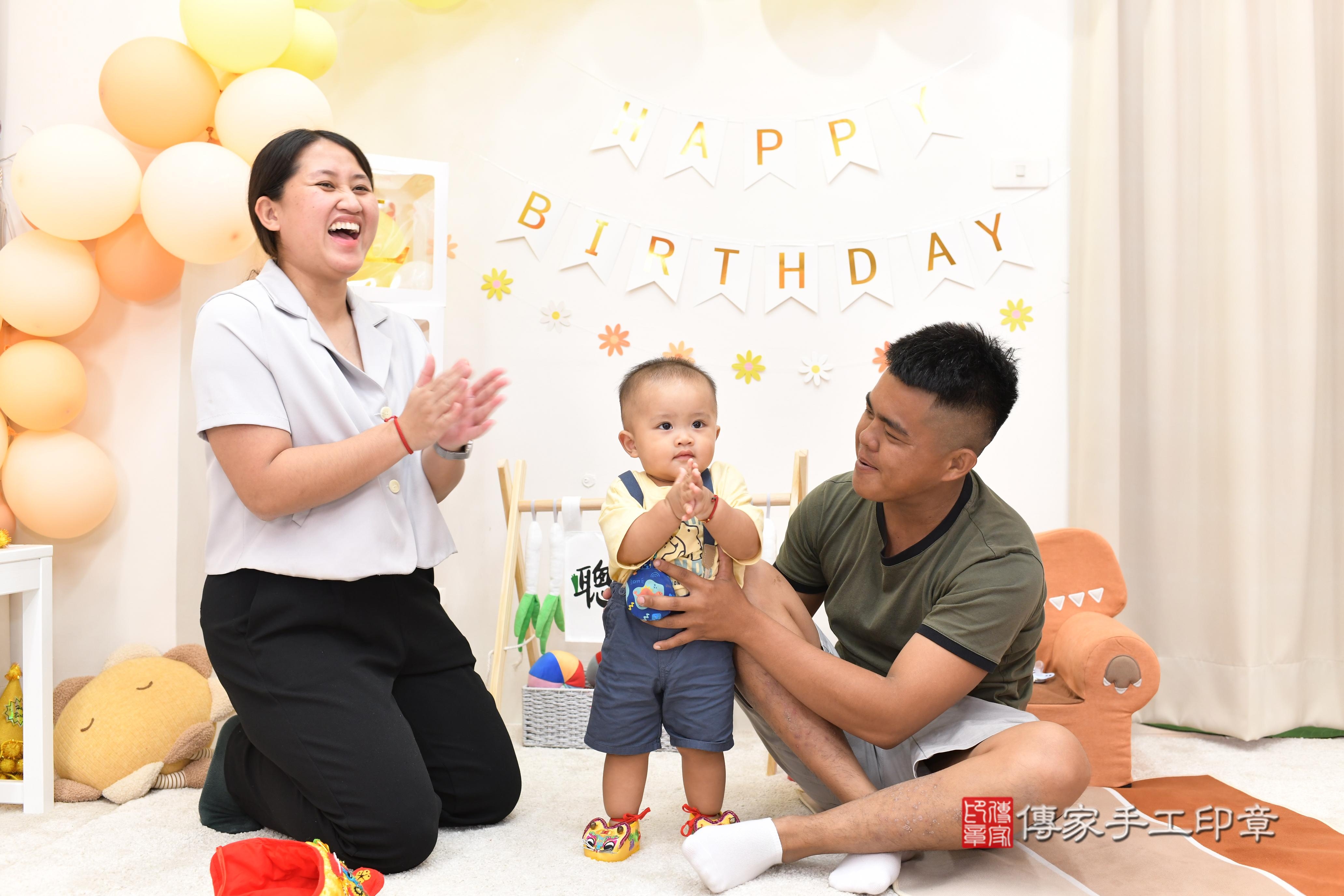 傳家手工印章高雄店、抓周、度脺、中國風會場、傳家嬰兒古禮、吉祥話、抓周道具物品24種、拍照。抓周證書。寶寶抓周、滿周歲、生日快樂、祝福