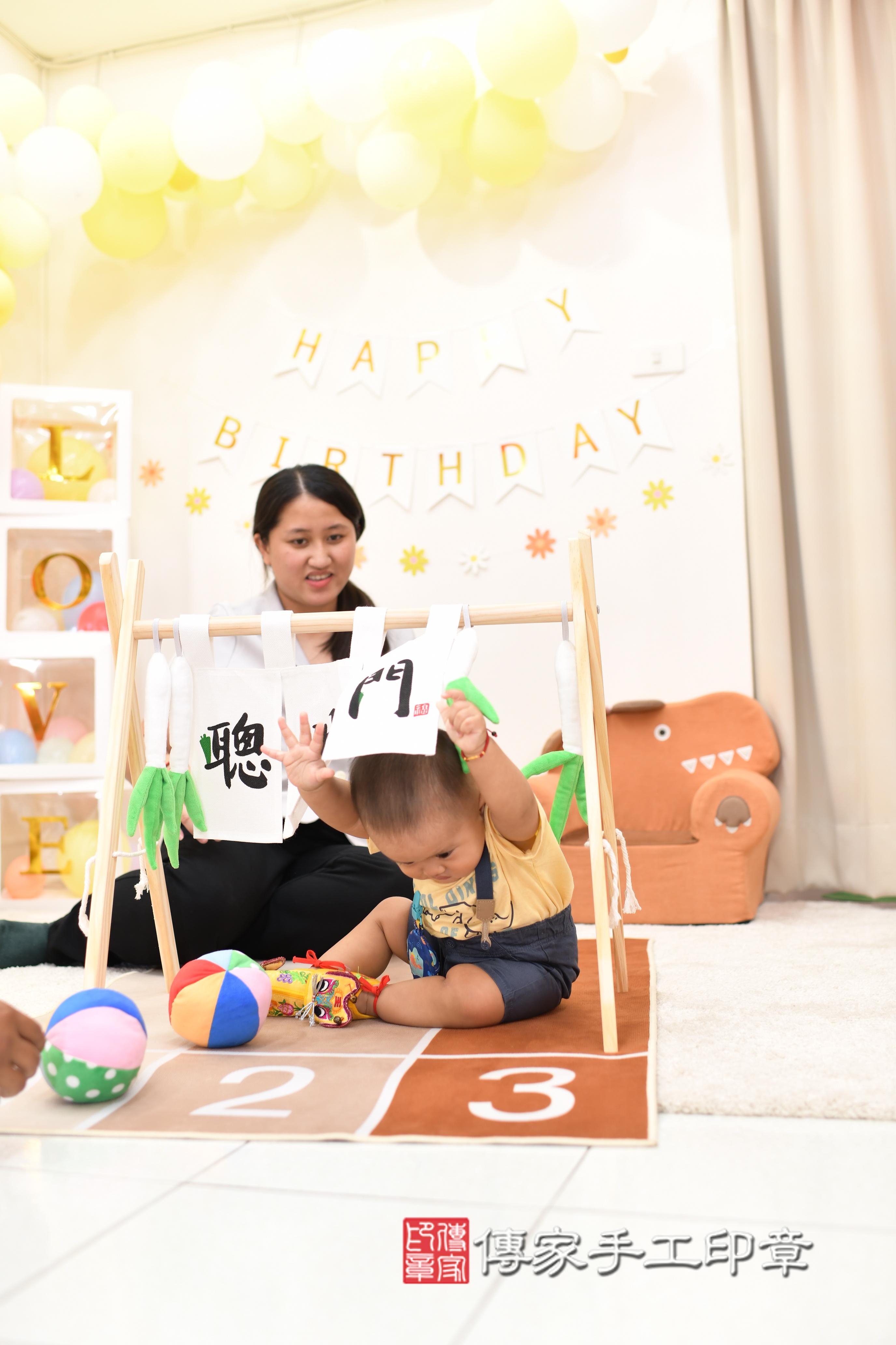 傳家手工印章高雄店、抓周、度脺、中國風會場、傳家嬰兒古禮、吉祥話、抓周道具物品24種、拍照。抓周證書。寶寶抓周、滿周歲、生日快樂、祝福