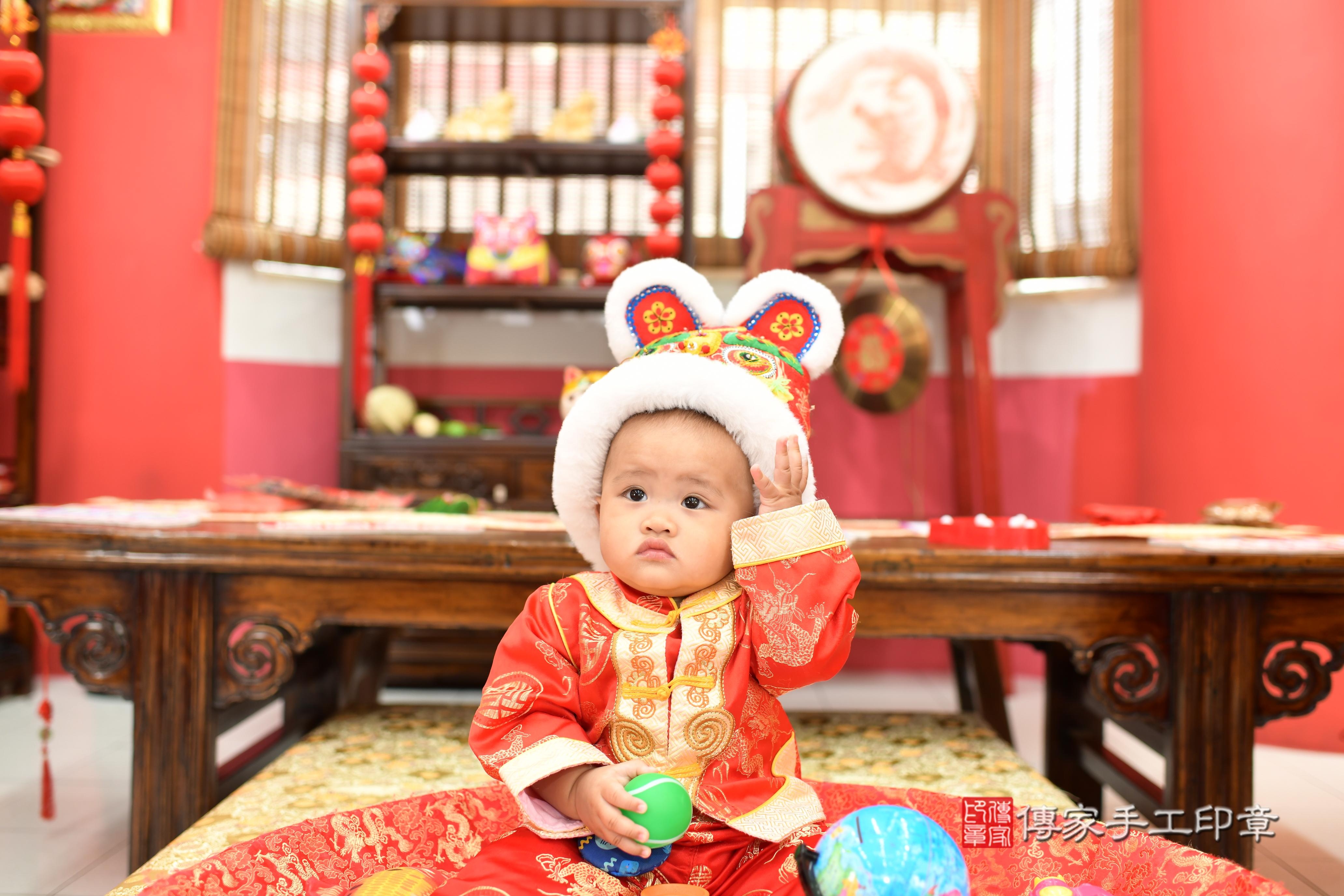 傳家手工印章高雄店、抓周、度脺、中國風會場、傳家嬰兒古禮、吉祥話、抓周道具物品24種、拍照。抓周證書。寶寶抓周、滿周歲、生日快樂、祝福