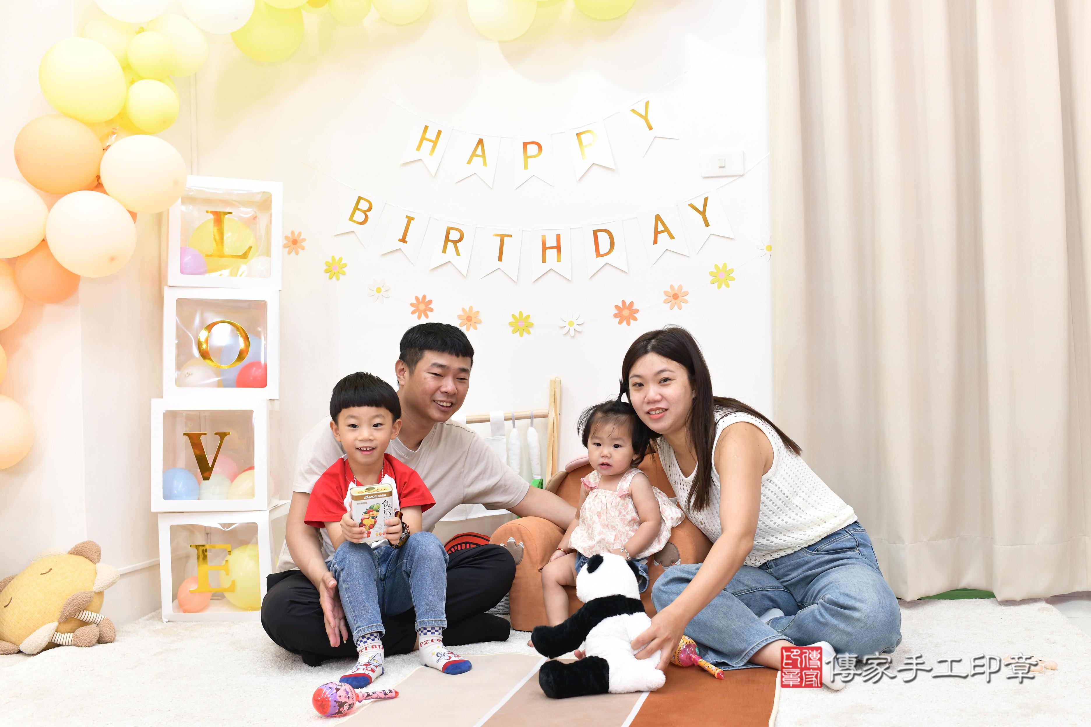 傳家手工印章高雄店、抓周、度脺、中國風會場、傳家嬰兒古禮、吉祥話、抓周道具物品24種、拍照。抓周證書。寶寶抓周、滿周歲、生日快樂、祝福