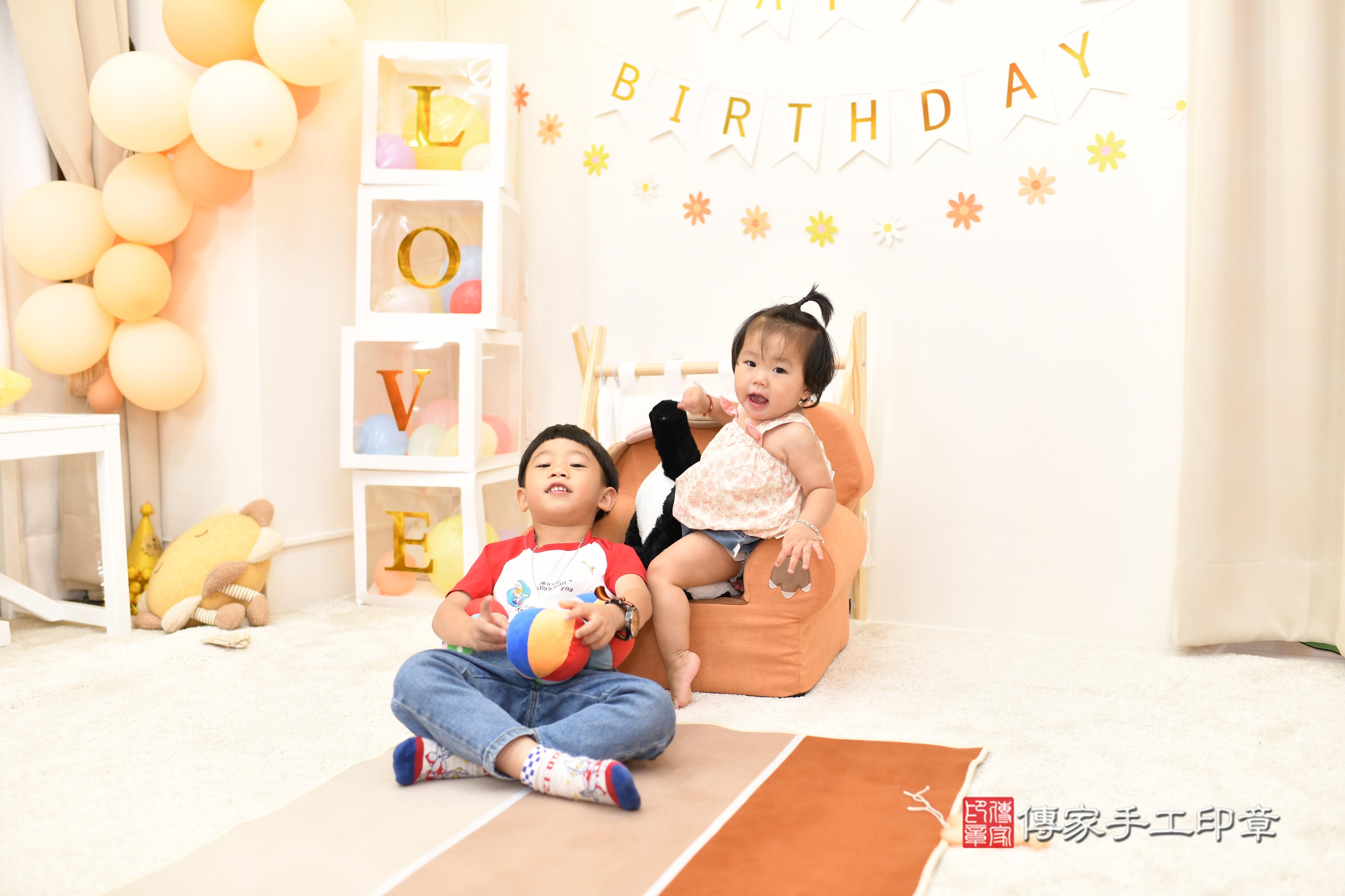 傳家手工印章高雄店、抓周、度脺、中國風會場、傳家嬰兒古禮、吉祥話、抓周道具物品24種、拍照。抓周證書。寶寶抓周、滿周歲、生日快樂、祝福