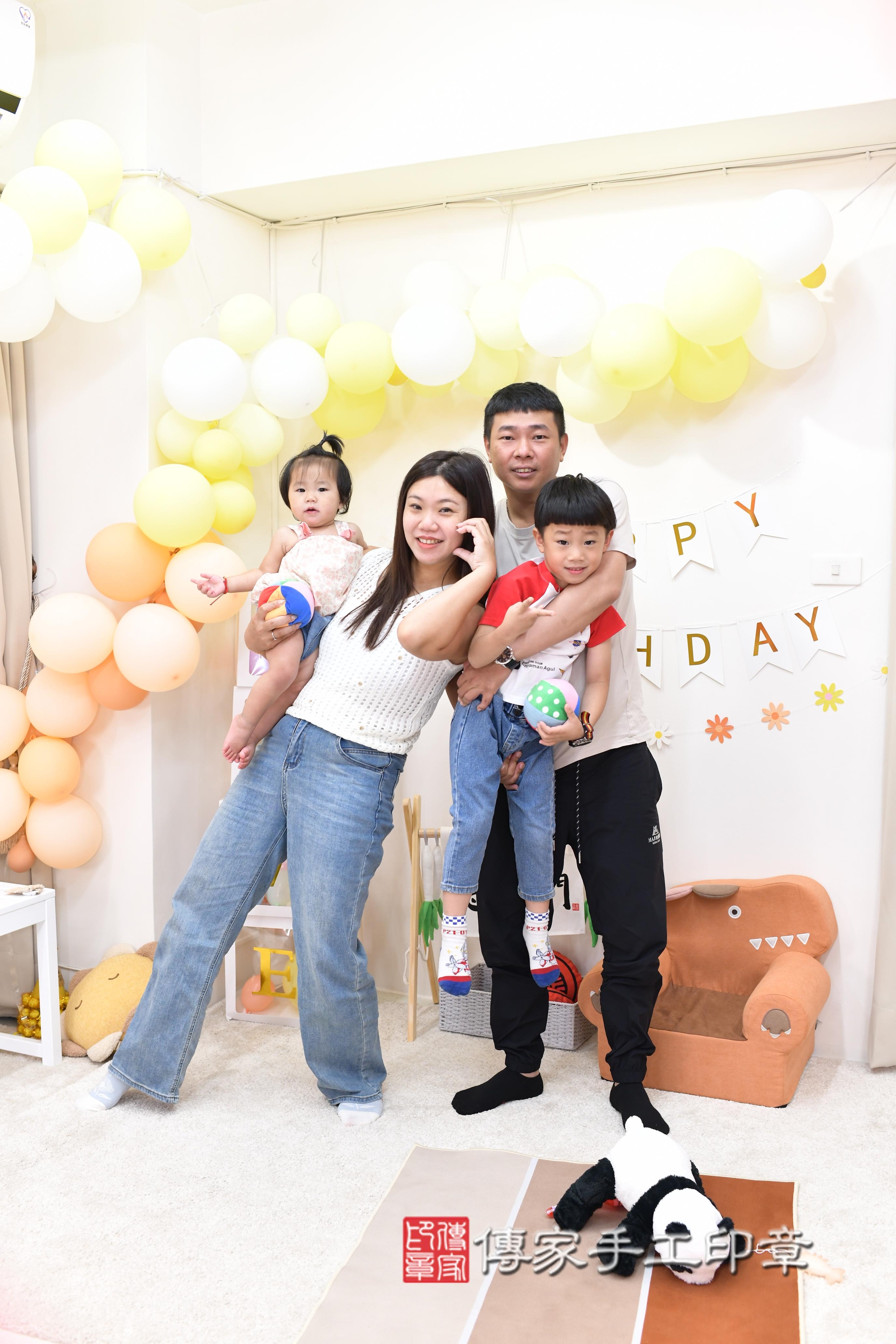 傳家手工印章高雄店、抓周、度脺、中國風會場、傳家嬰兒古禮、吉祥話、抓周道具物品24種、拍照。抓周證書。寶寶抓周、滿周歲、生日快樂、祝福