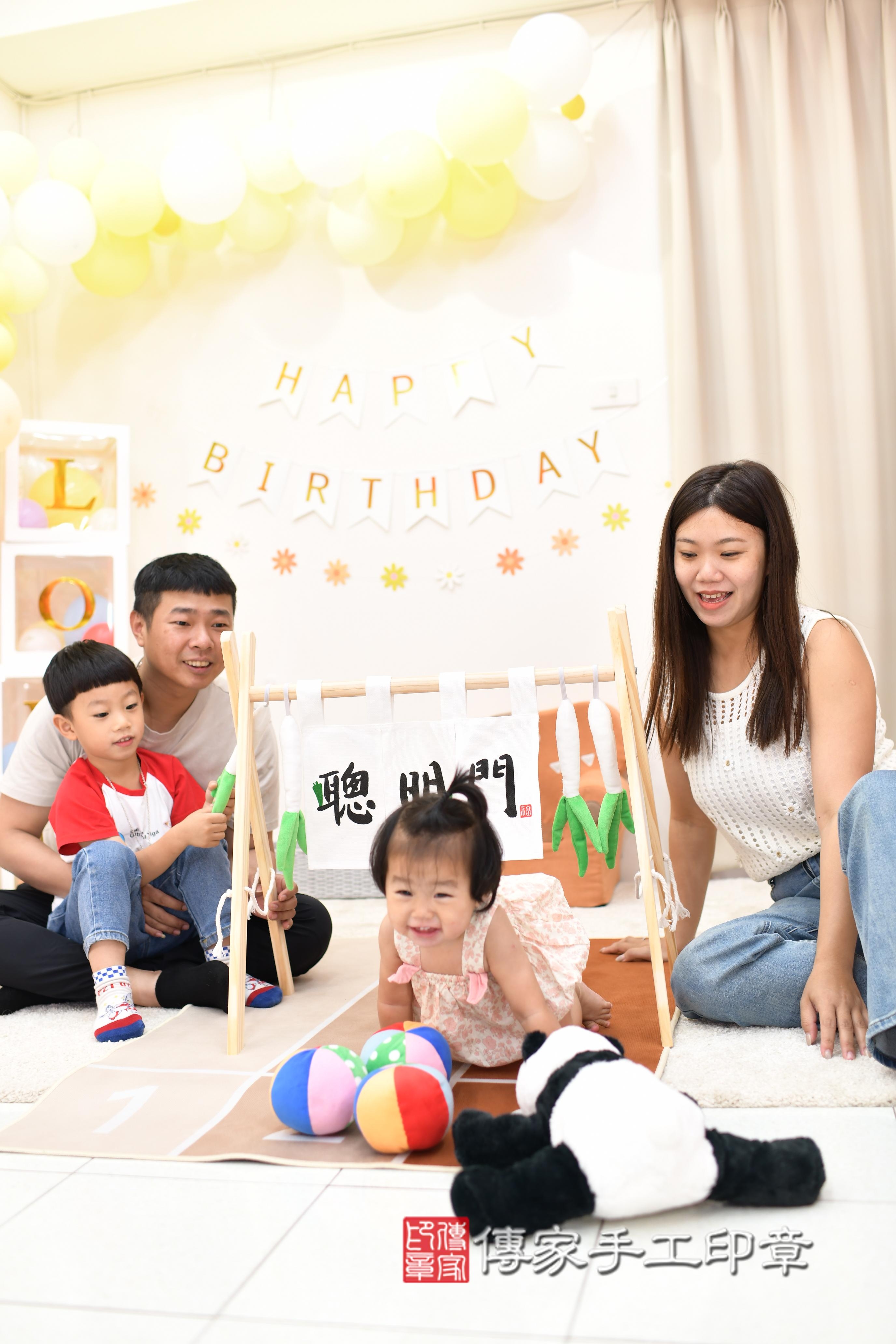 傳家手工印章高雄店、抓周、度脺、中國風會場、傳家嬰兒古禮、吉祥話、抓周道具物品24種、拍照。抓周證書。寶寶抓周、滿周歲、生日快樂、祝福