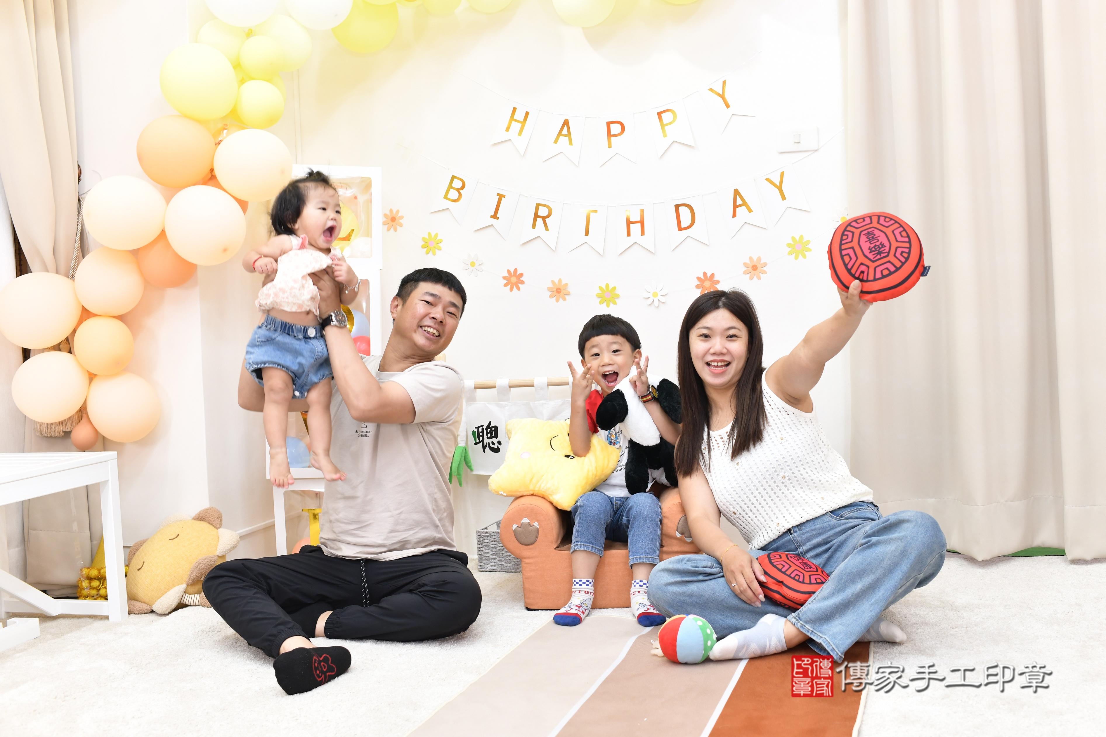 傳家手工印章高雄店、抓周、度脺、中國風會場、傳家嬰兒古禮、吉祥話、抓周道具物品24種、拍照。抓周證書。寶寶抓周、滿周歲、生日快樂、祝福