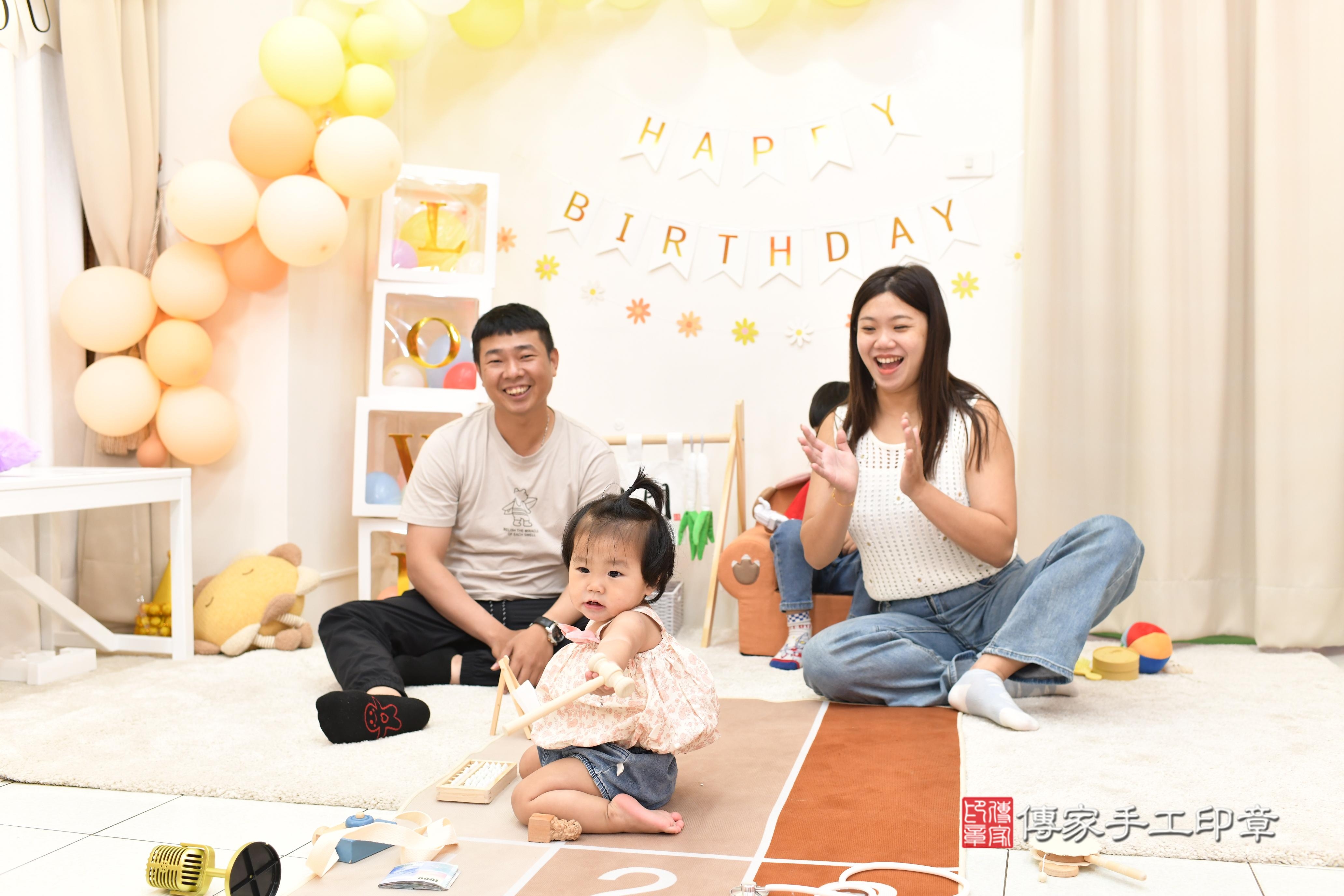 傳家手工印章高雄店、抓周、度脺、中國風會場、傳家嬰兒古禮、吉祥話、抓周道具物品24種、拍照。抓周證書。寶寶抓周、滿周歲、生日快樂、祝福