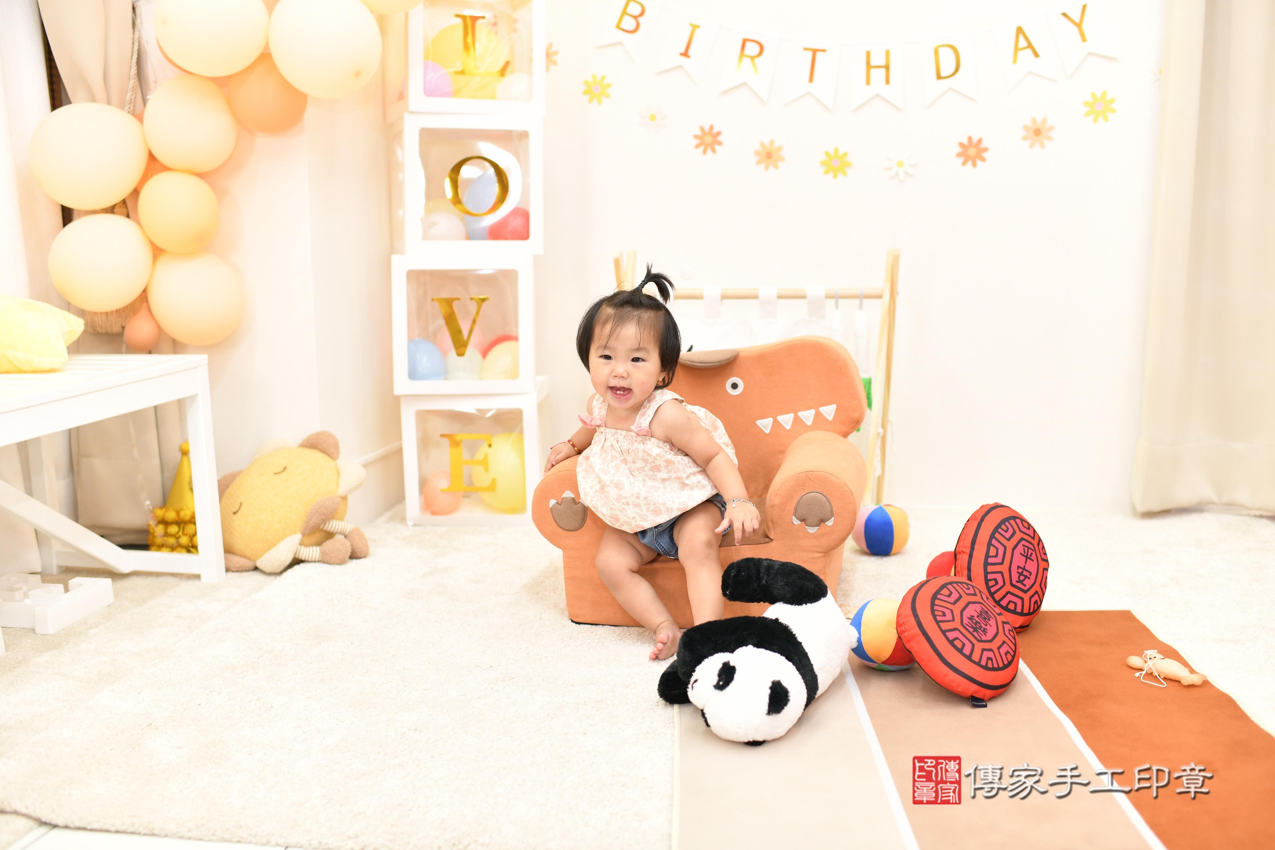 傳家手工印章高雄店、抓周、度脺、中國風會場、傳家嬰兒古禮、吉祥話、抓周道具物品24種、拍照。抓周證書。寶寶抓周、滿周歲、生日快樂、祝福