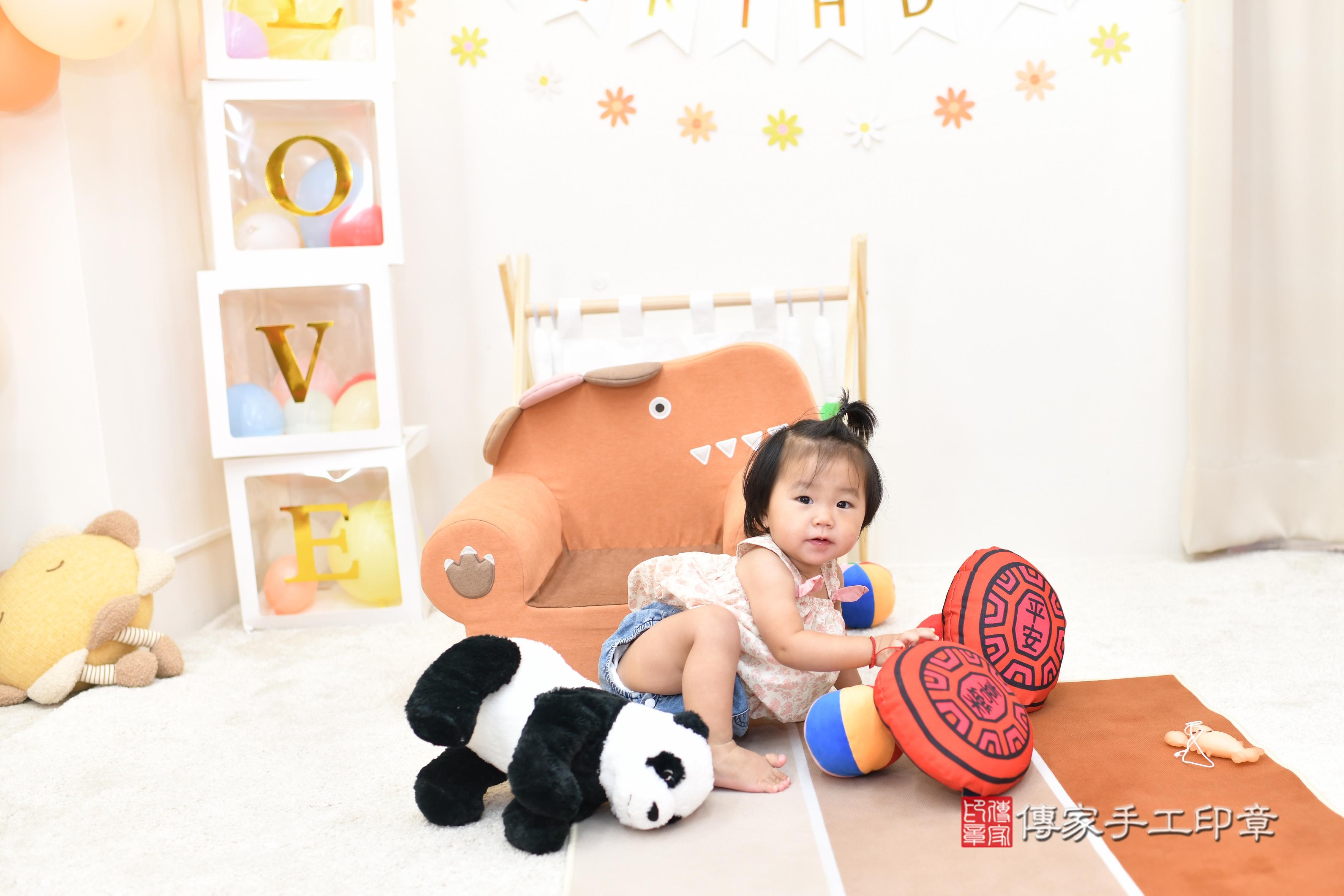 傳家手工印章高雄店、抓周、度脺、中國風會場、傳家嬰兒古禮、吉祥話、抓周道具物品24種、拍照。抓周證書。寶寶抓周、滿周歲、生日快樂、祝福