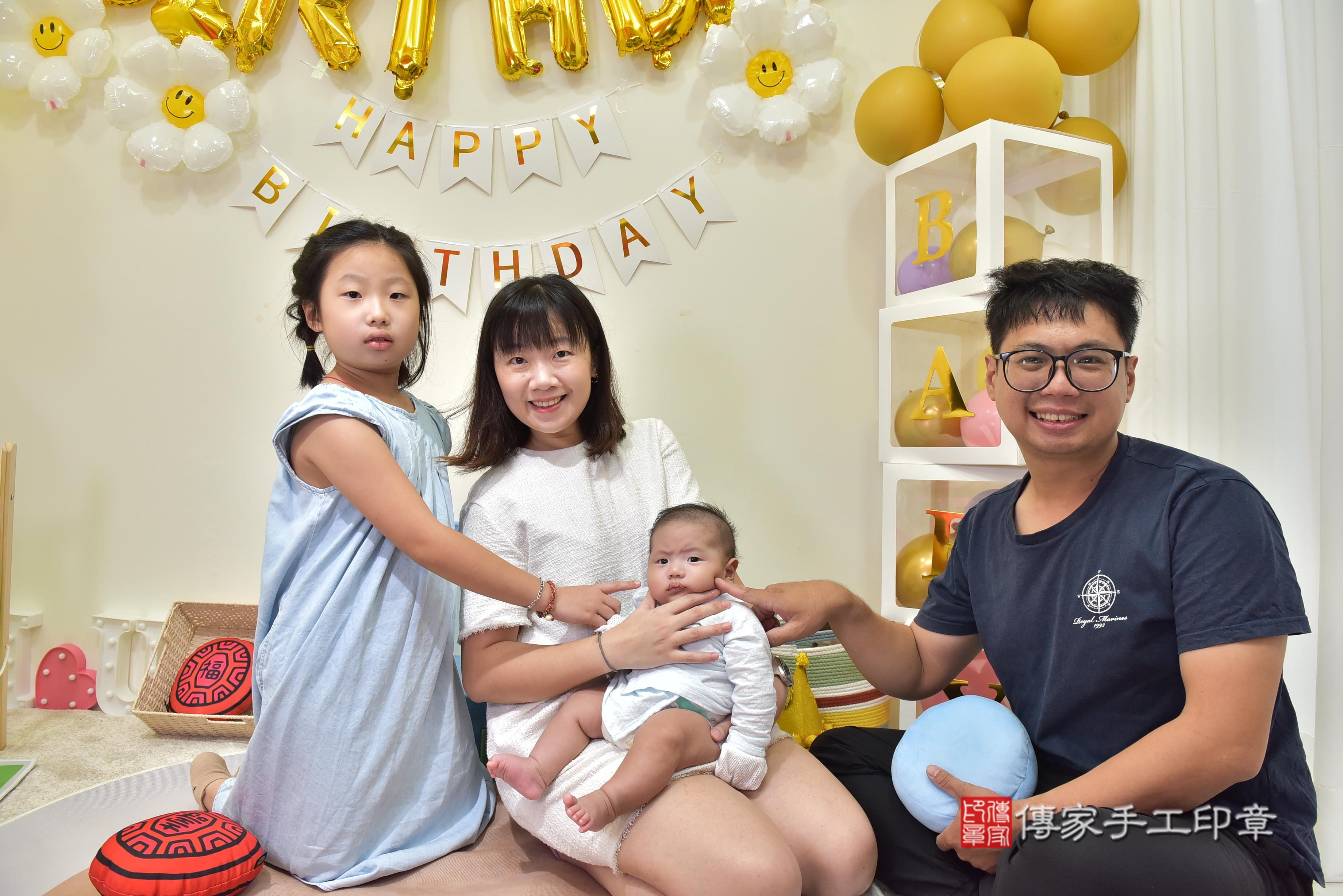 傳家手工印章台南店、剃頭、中國風會場、傳家嬰兒古禮、吉祥話、抓周道具物品24種、拍照。抓周證書。寶寶抓周、滿周歲、生日快樂、祝福