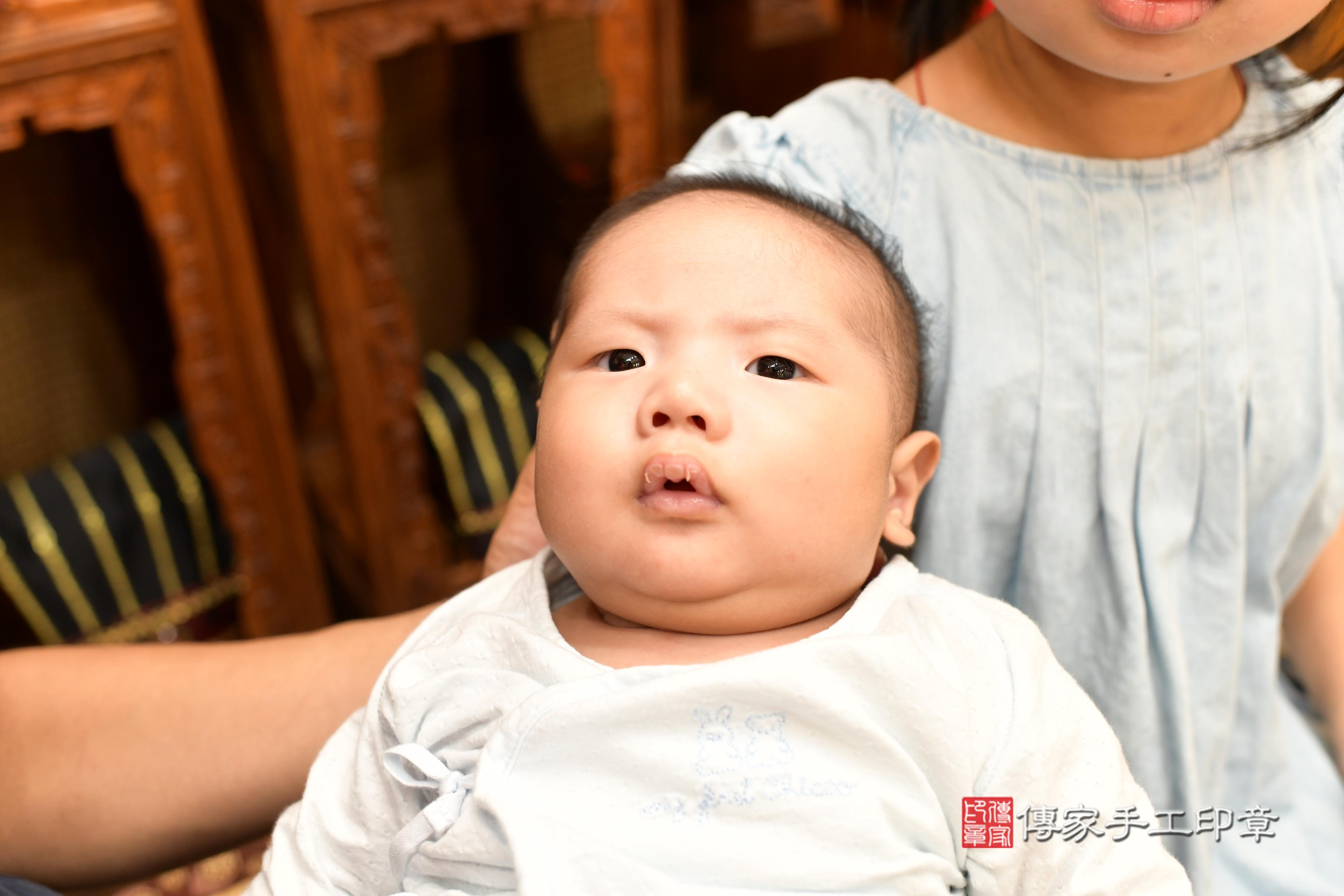 傳家手工印章台南店、剃頭、中國風會場、傳家嬰兒古禮、吉祥話、抓周道具物品24種、拍照。抓周證書。寶寶抓周、滿周歲、生日快樂、祝福