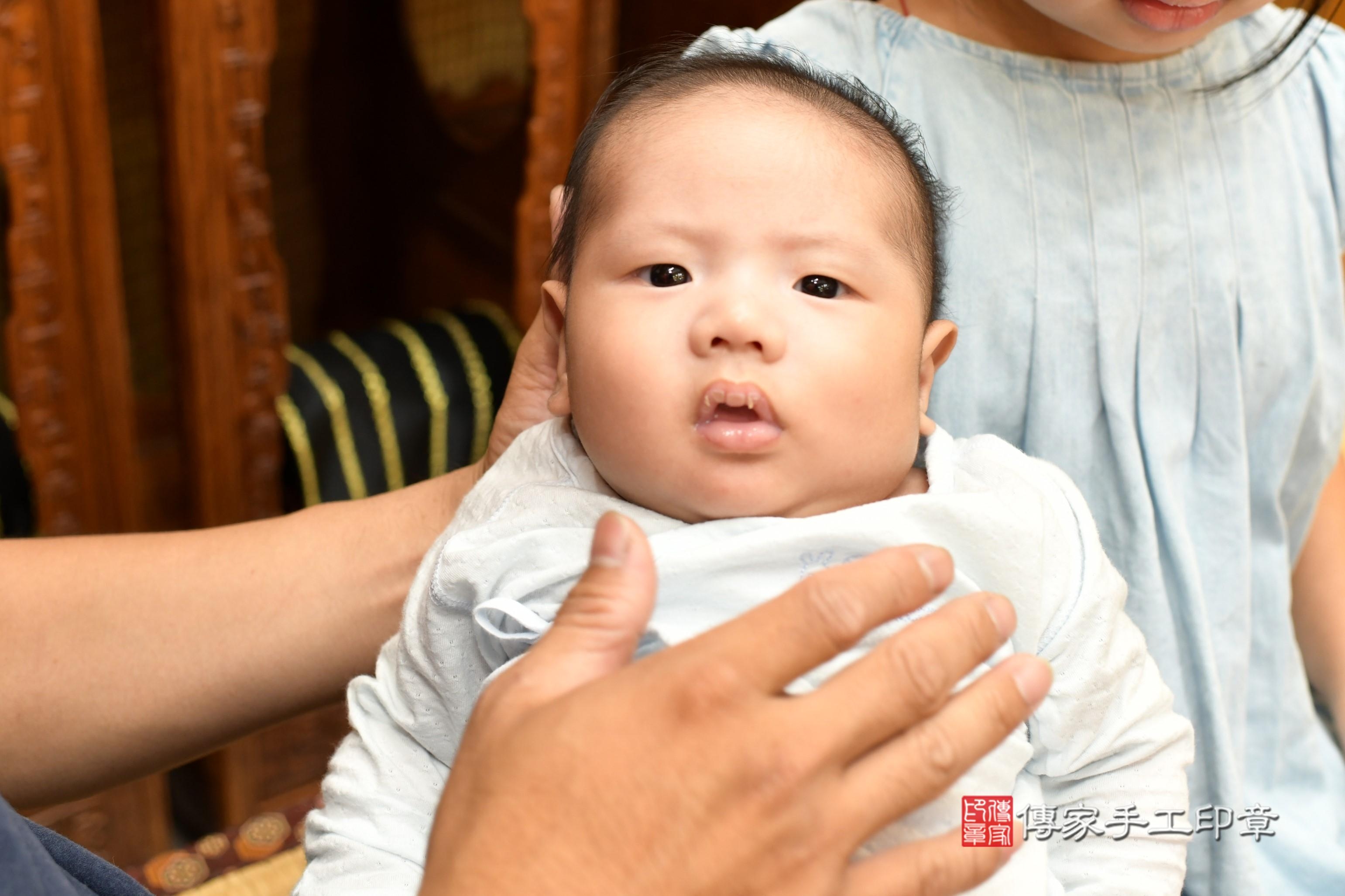 傳家手工印章台南店、剃頭、中國風會場、傳家嬰兒古禮、吉祥話、抓周道具物品24種、拍照。抓周證書。寶寶抓周、滿周歲、生日快樂、祝福