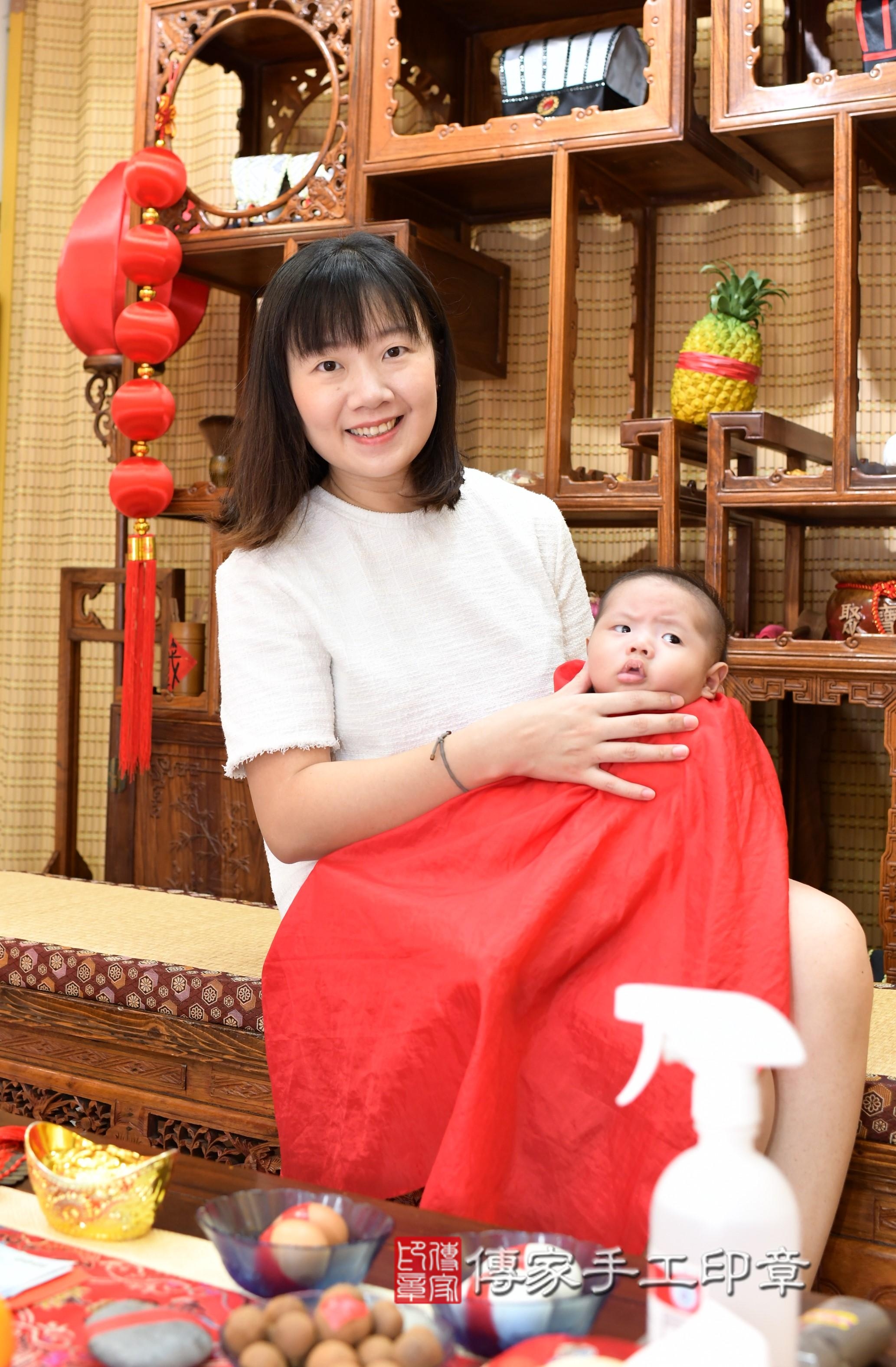 傳家手工印章台南店、剃頭、中國風會場、傳家嬰兒古禮、吉祥話、抓周道具物品24種、拍照。抓周證書。寶寶抓周、滿周歲、生日快樂、祝福