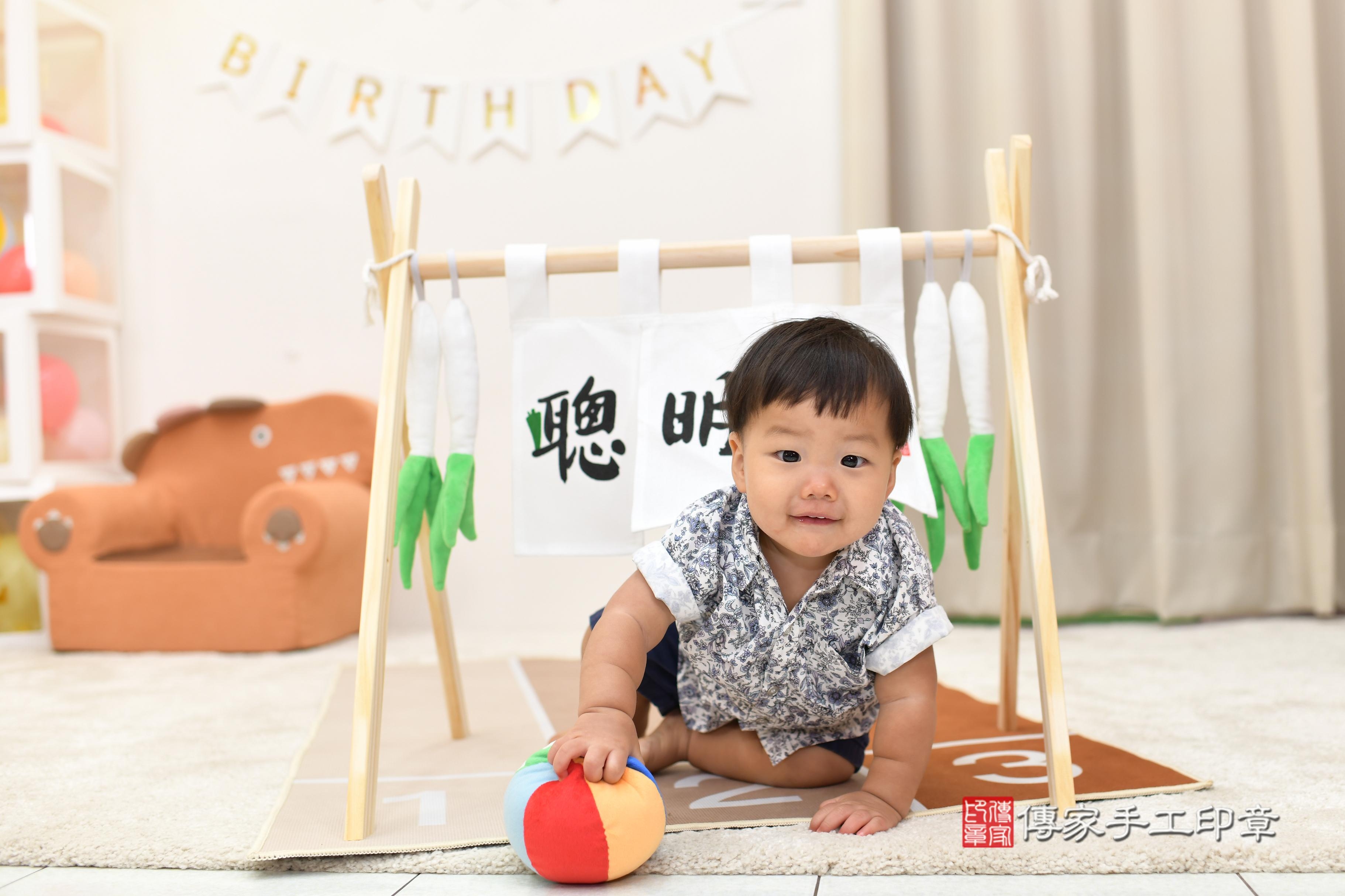 傳家手工印章高雄店、抓周、度脺、中國風會場、傳家嬰兒古禮、吉祥話、抓周道具物品24種、拍照。抓周證書。寶寶抓周、滿周歲、生日快樂、祝福