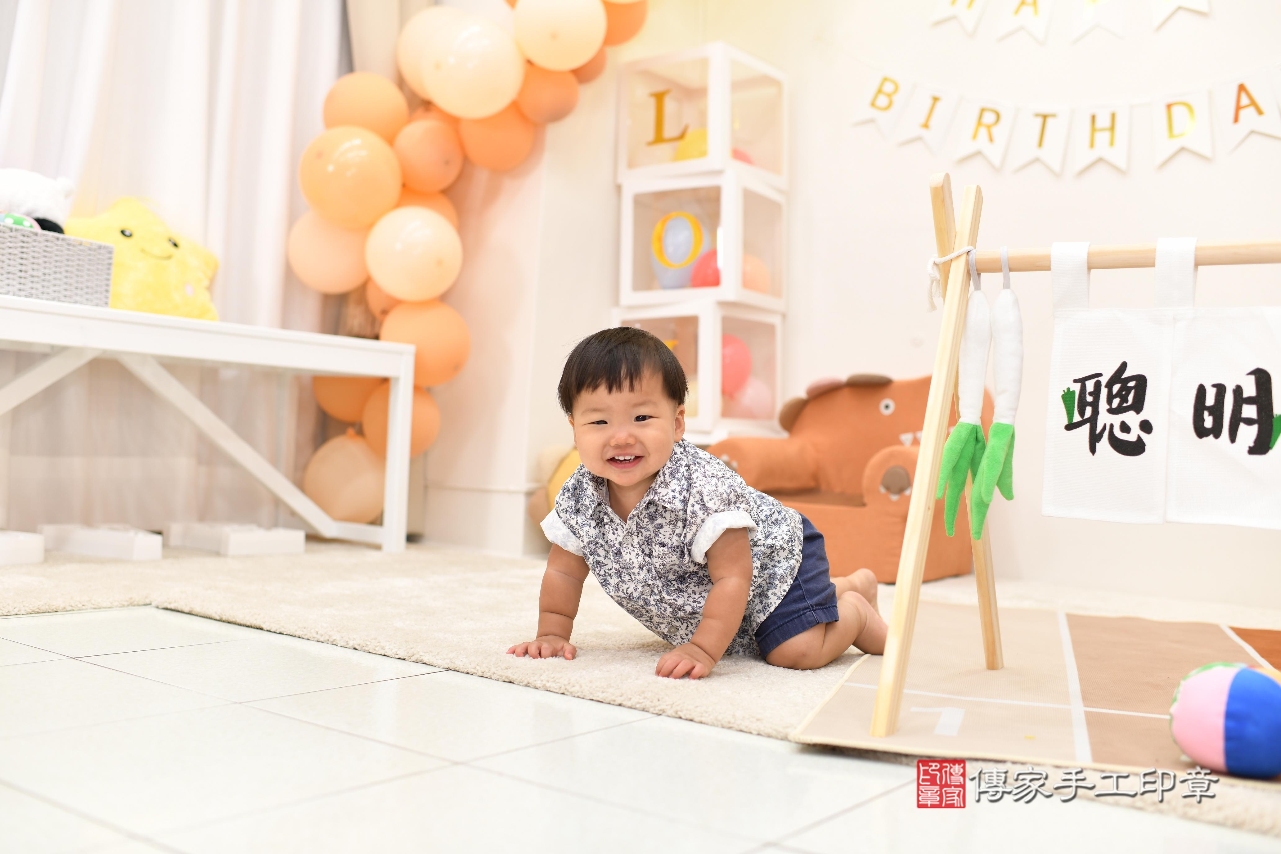 傳家手工印章高雄店、抓周、度脺、中國風會場、傳家嬰兒古禮、吉祥話、抓周道具物品24種、拍照。抓周證書。寶寶抓周、滿周歲、生日快樂、祝福