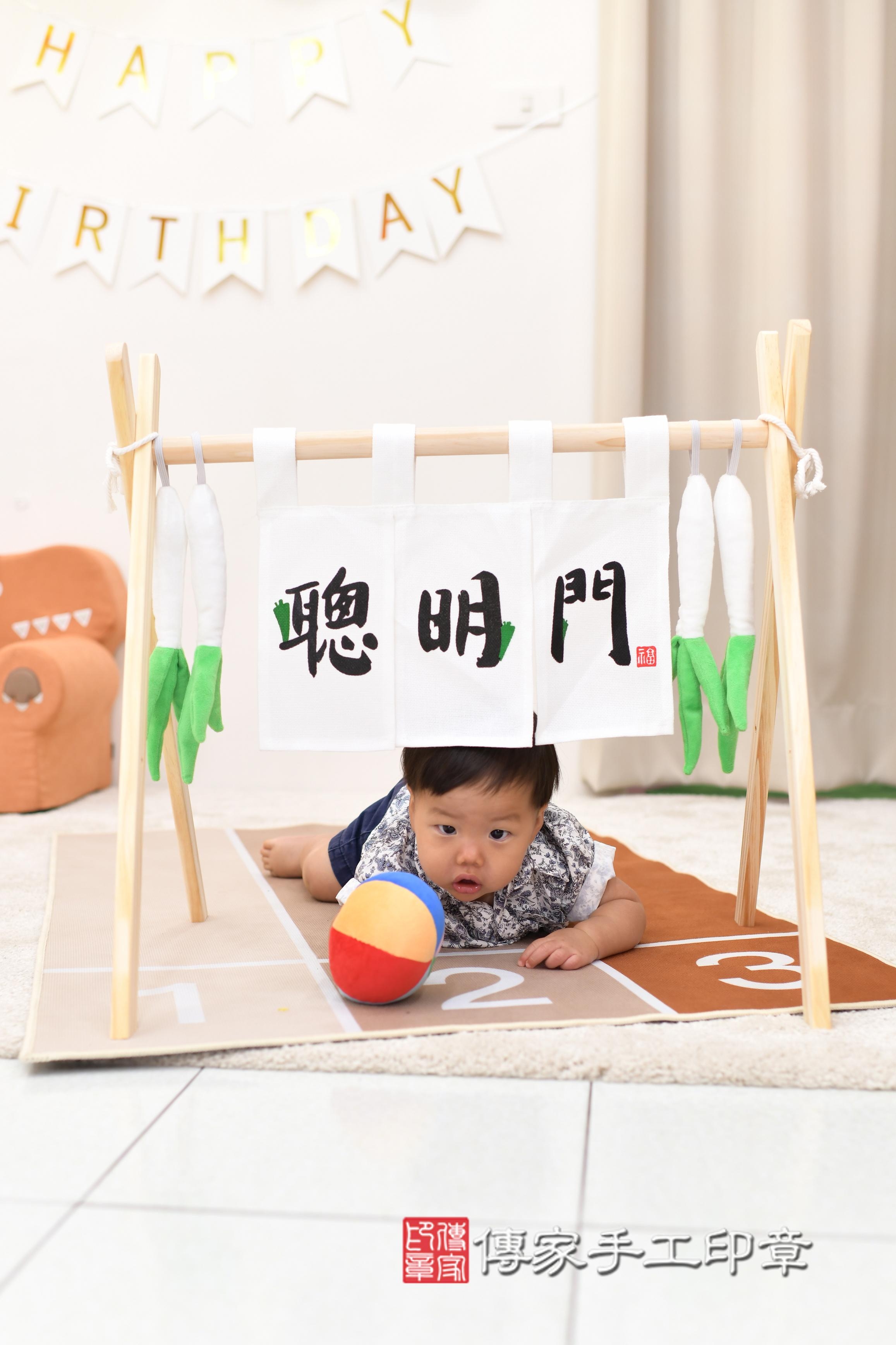 傳家手工印章高雄店、抓周、度脺、中國風會場、傳家嬰兒古禮、吉祥話、抓周道具物品24種、拍照。抓周證書。寶寶抓周、滿周歲、生日快樂、祝福