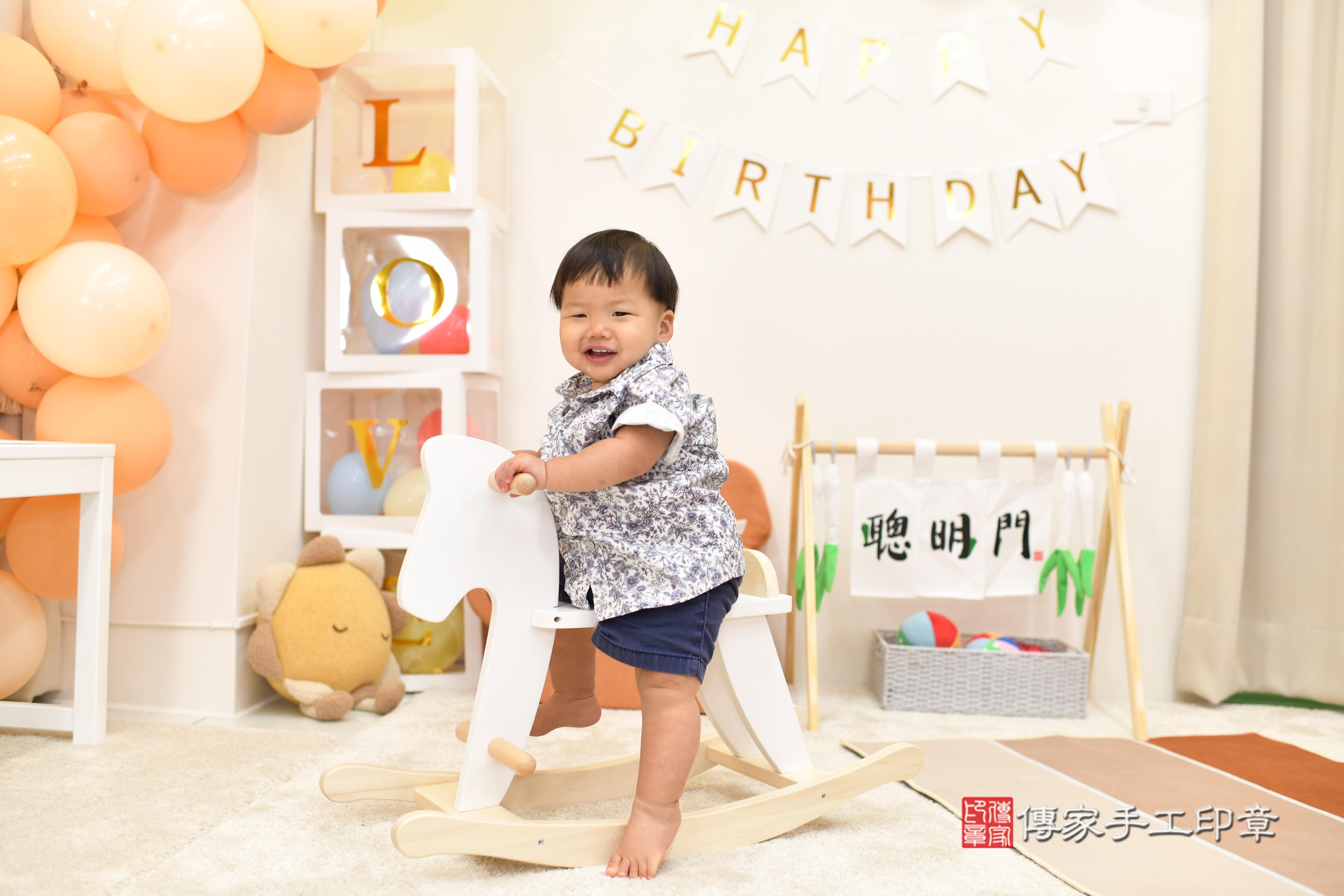 傳家手工印章高雄店、抓周、度脺、中國風會場、傳家嬰兒古禮、吉祥話、抓周道具物品24種、拍照。抓周證書。寶寶抓周、滿周歲、生日快樂、祝福