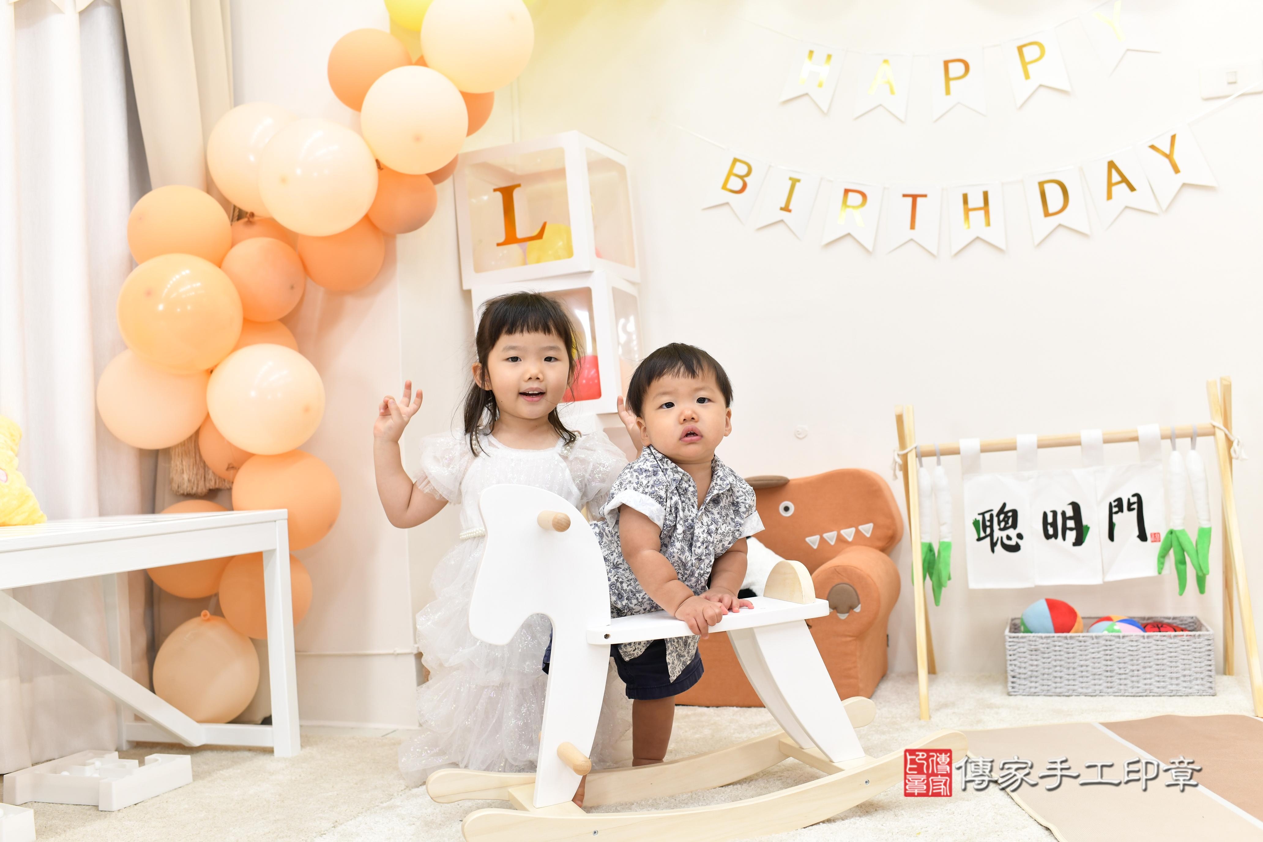 傳家手工印章高雄店、抓周、度脺、中國風會場、傳家嬰兒古禮、吉祥話、抓周道具物品24種、拍照。抓周證書。寶寶抓周、滿周歲、生日快樂、祝福