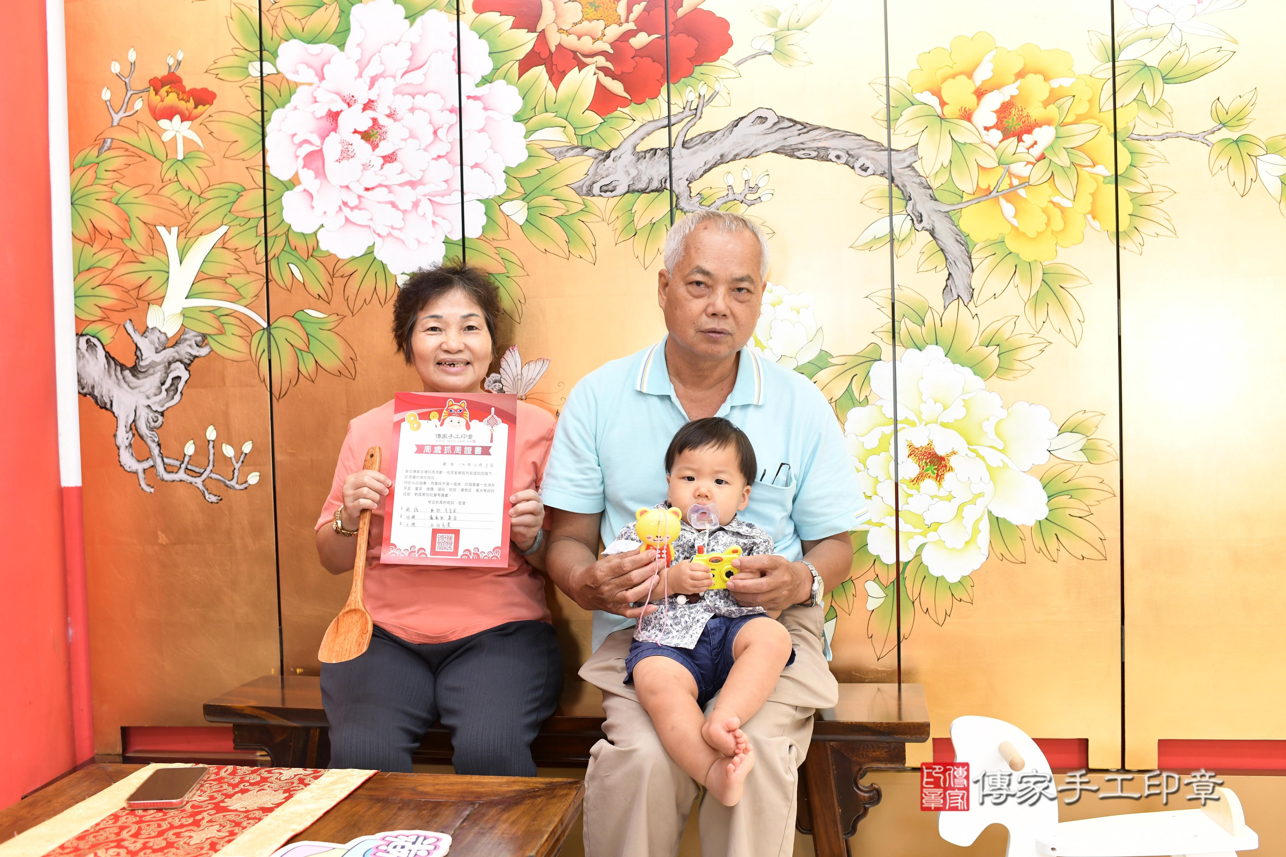傳家手工印章高雄店、抓周、度脺、中國風會場、傳家嬰兒古禮、吉祥話、抓周道具物品24種、拍照。抓周證書。寶寶抓周、滿周歲、生日快樂、祝福
