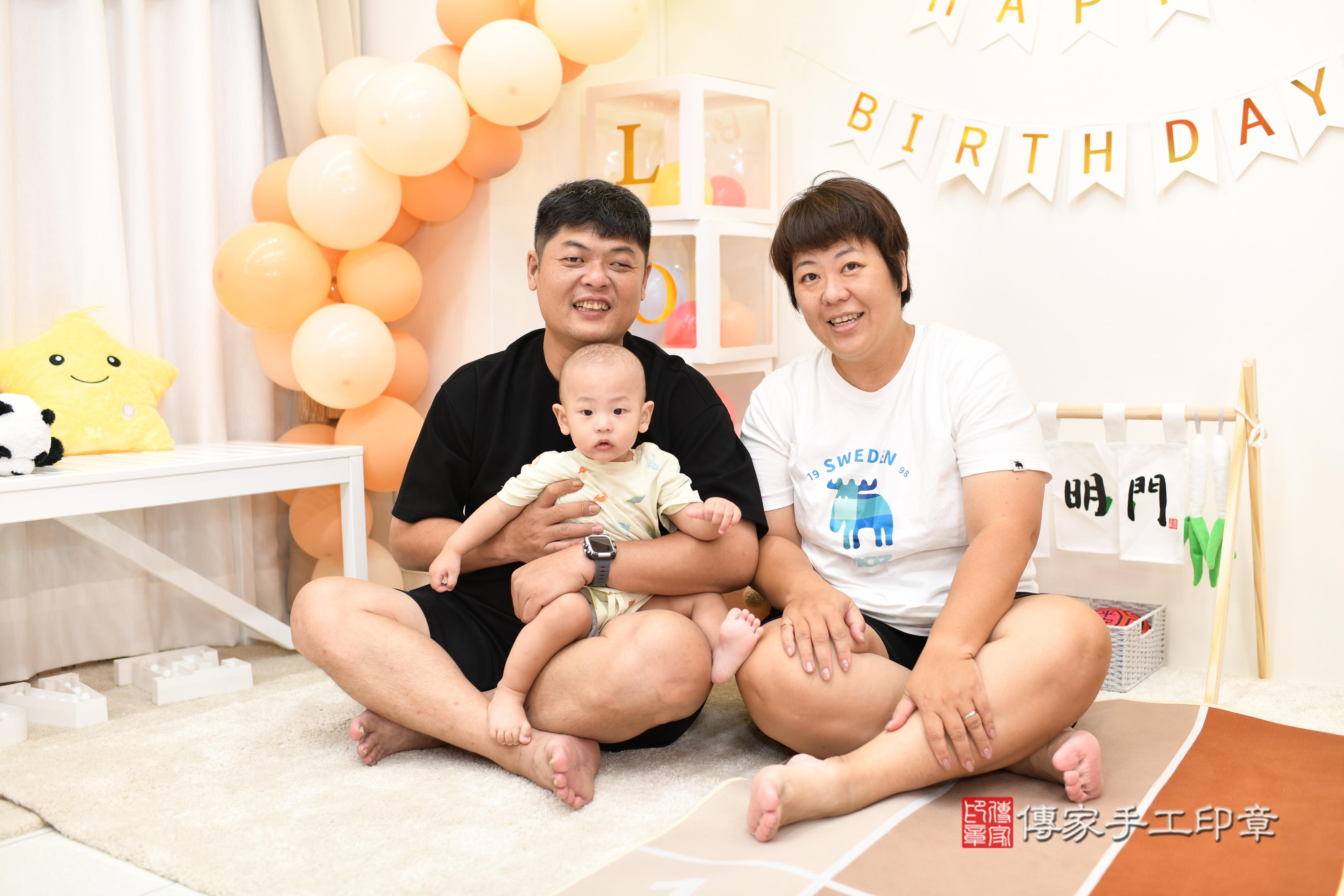 傳家手工印章高雄店、抓周、度脺、中國風會場、傳家嬰兒古禮、吉祥話、抓周道具物品24種、拍照。抓周證書。寶寶抓周、滿周歲、生日快樂、祝福