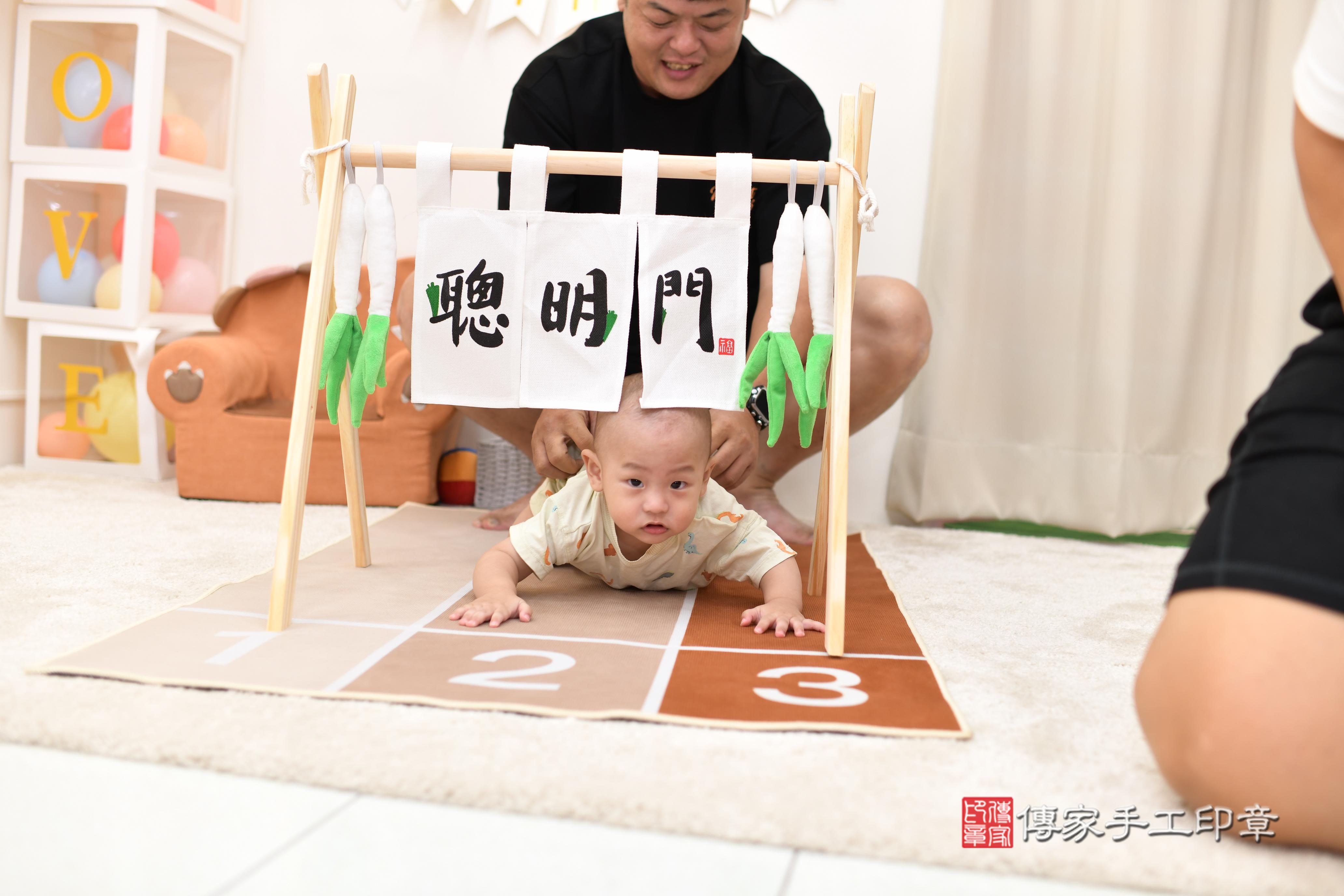 傳家手工印章高雄店、抓周、度脺、中國風會場、傳家嬰兒古禮、吉祥話、抓周道具物品24種、拍照。抓周證書。寶寶抓周、滿周歲、生日快樂、祝福
