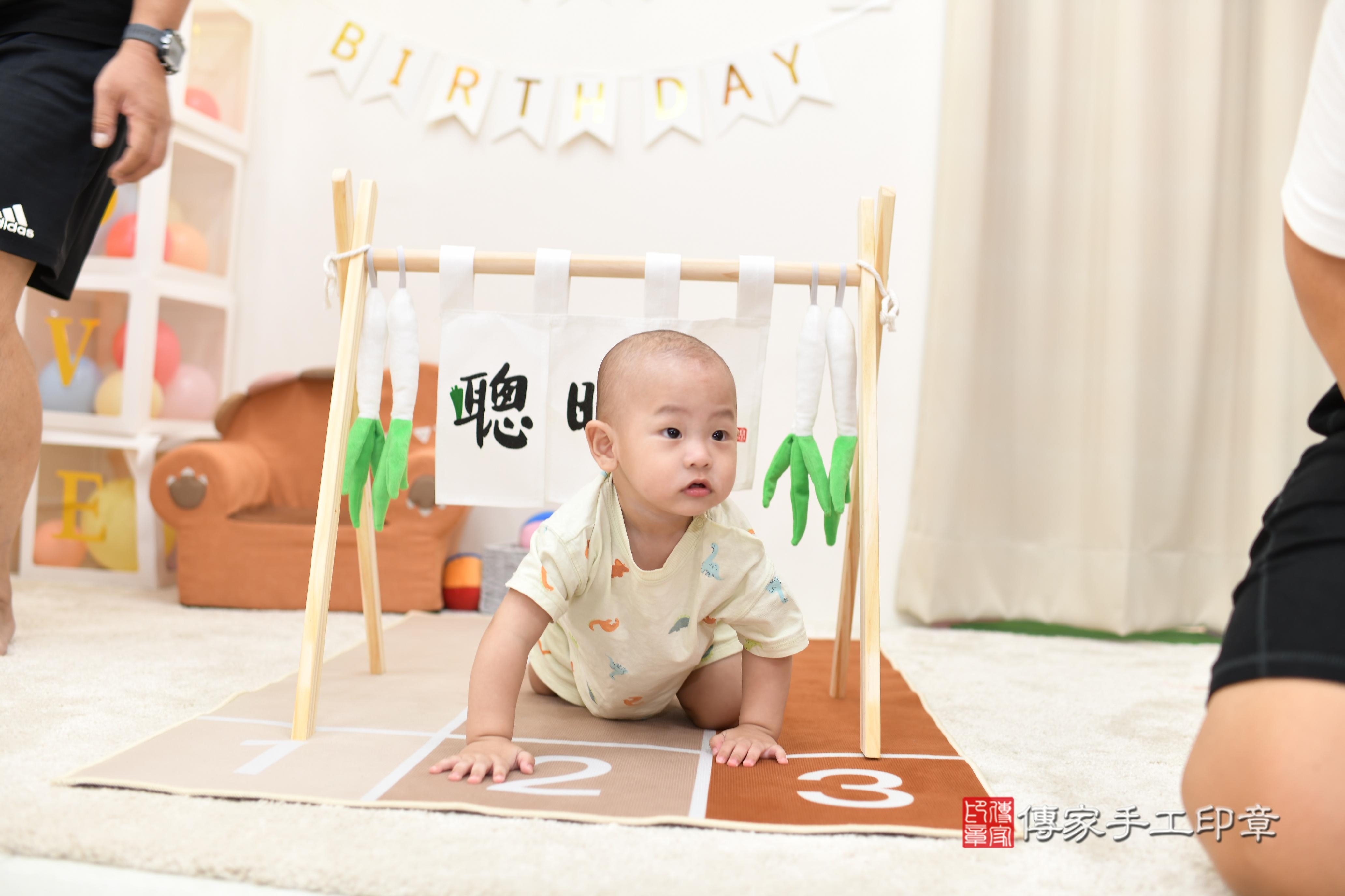 傳家手工印章高雄店、抓周、度脺、中國風會場、傳家嬰兒古禮、吉祥話、抓周道具物品24種、拍照。抓周證書。寶寶抓周、滿周歲、生日快樂、祝福
